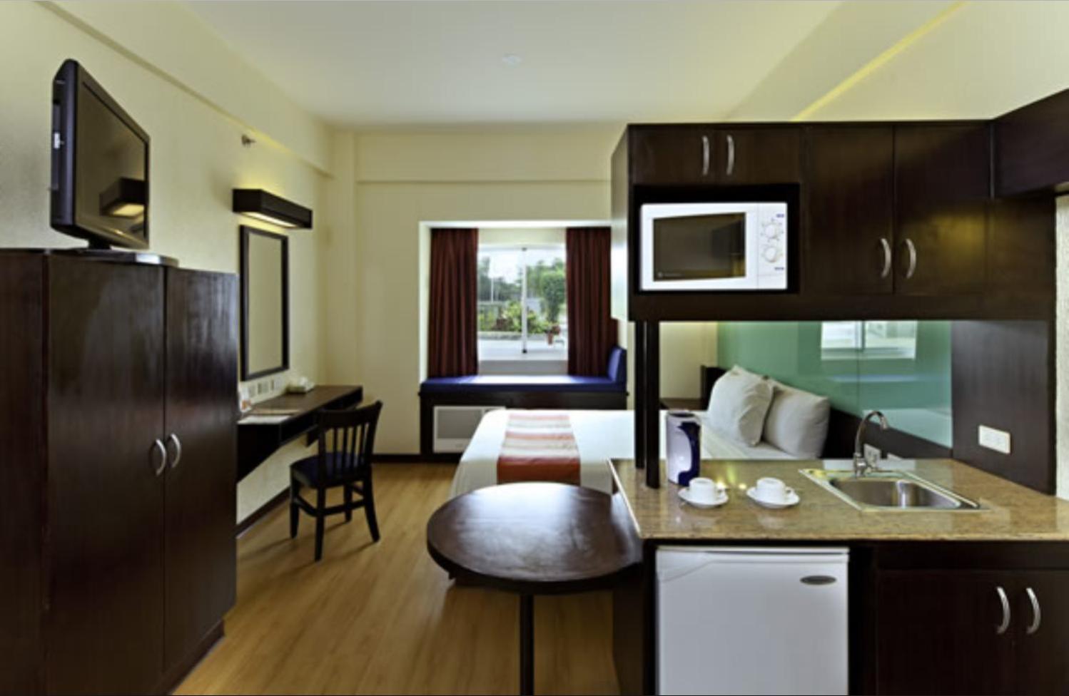1 Queen Bed Suite - Photo 7