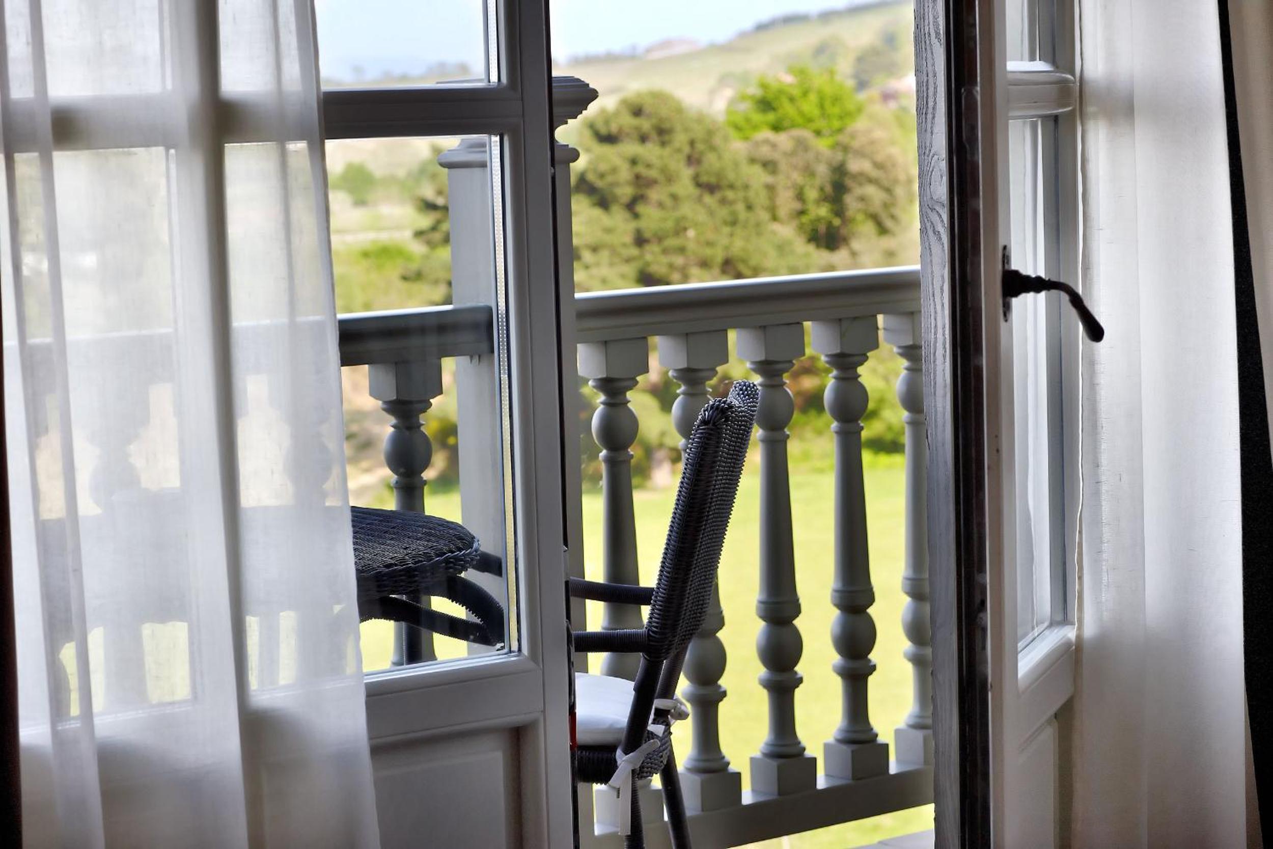 Deluxe Double Room with Balcony and Sea View photo 3