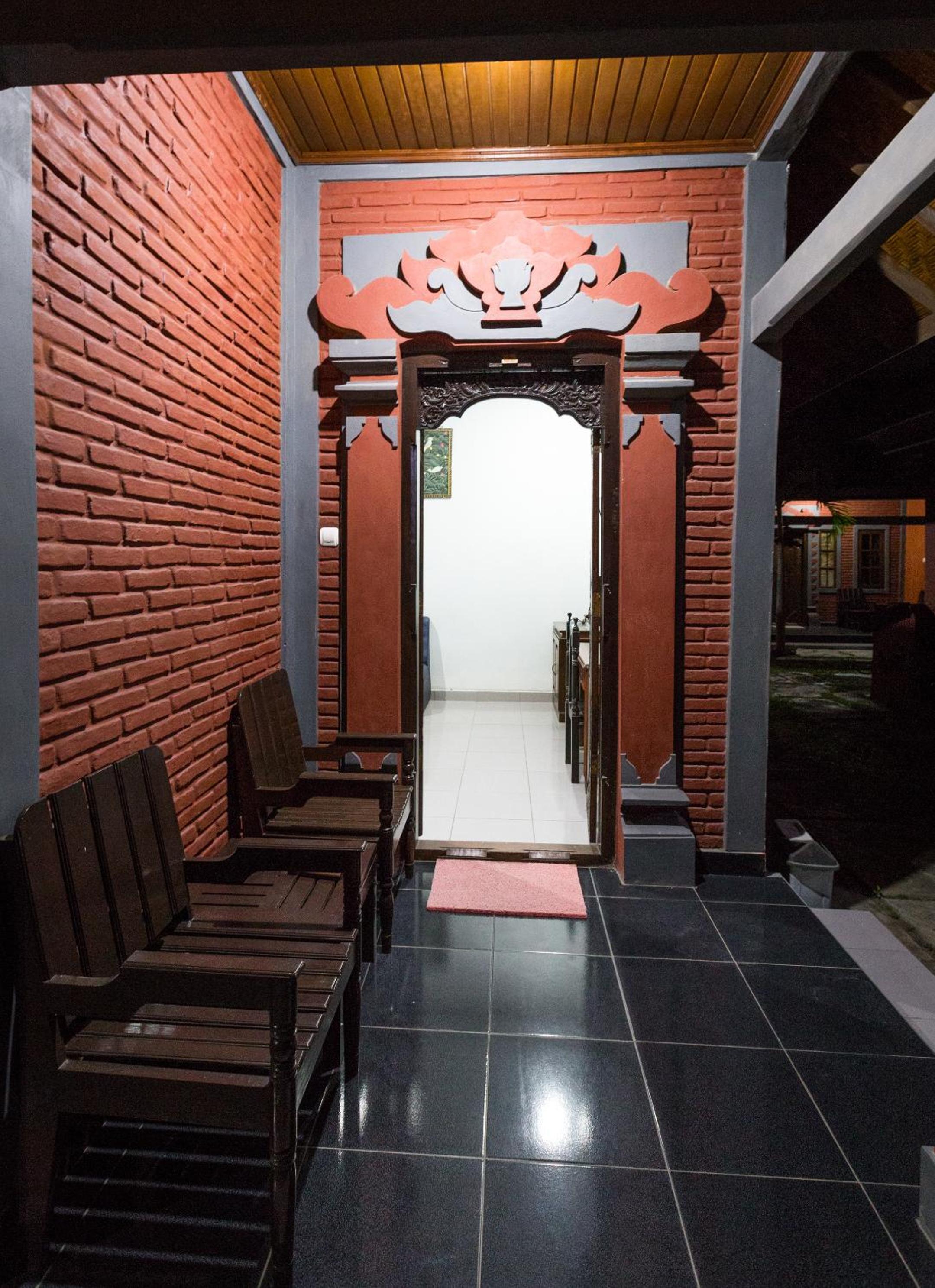 Suite with Balcony - Photo 4