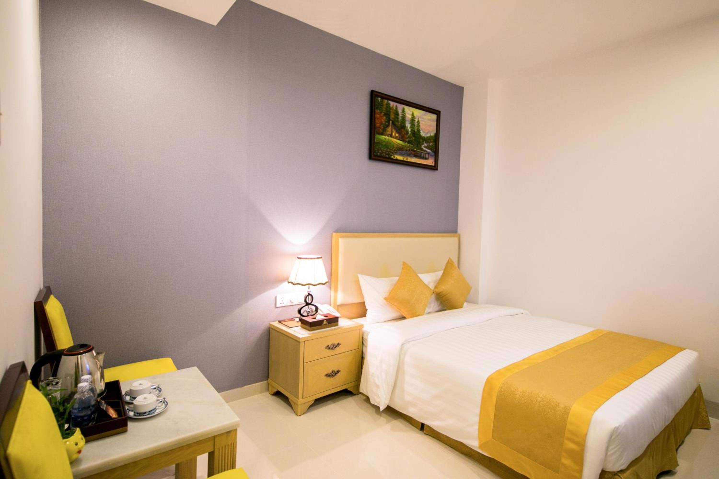 Standard Double Room-No Window photo 2