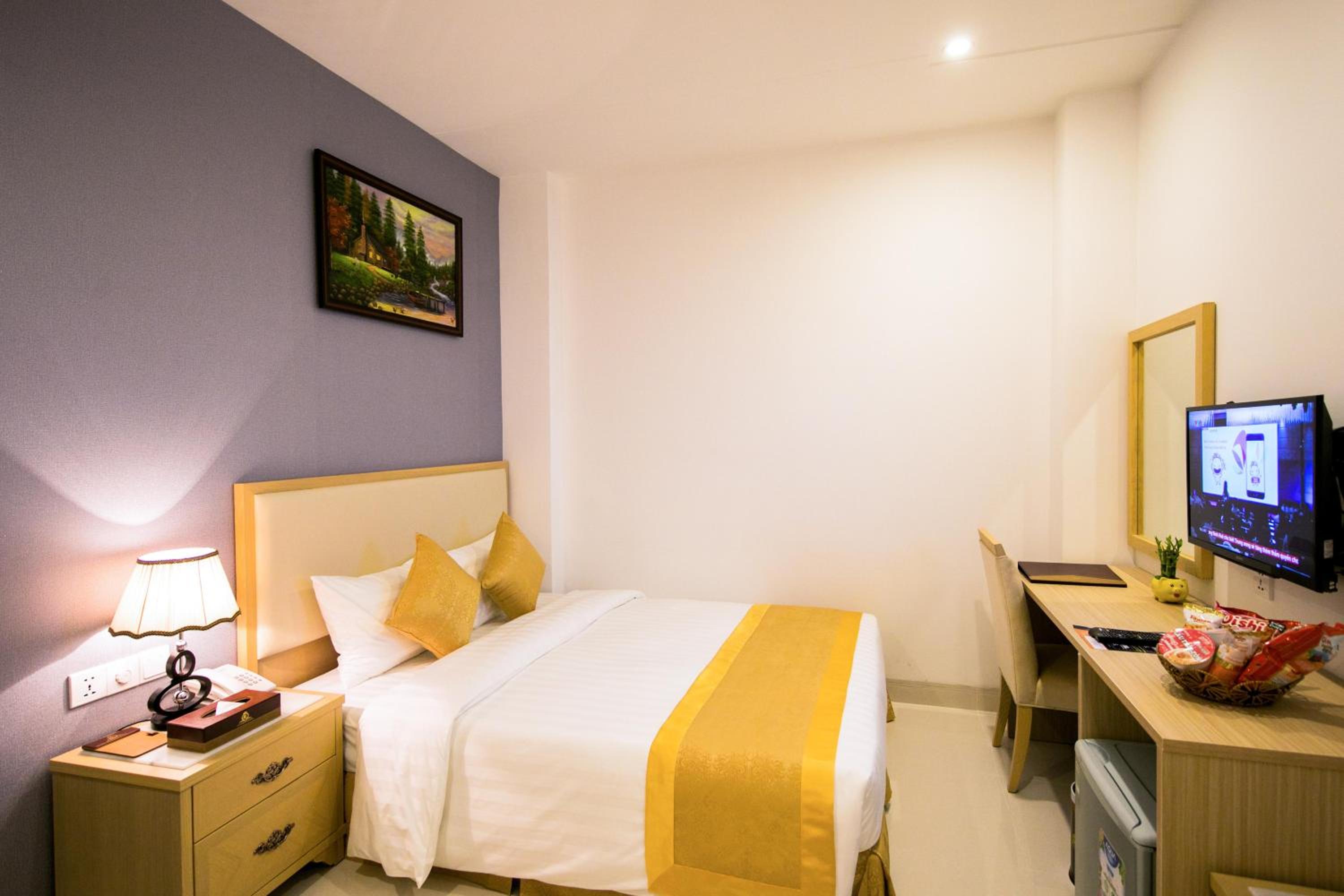 Standard Double Room-No Window photo 3