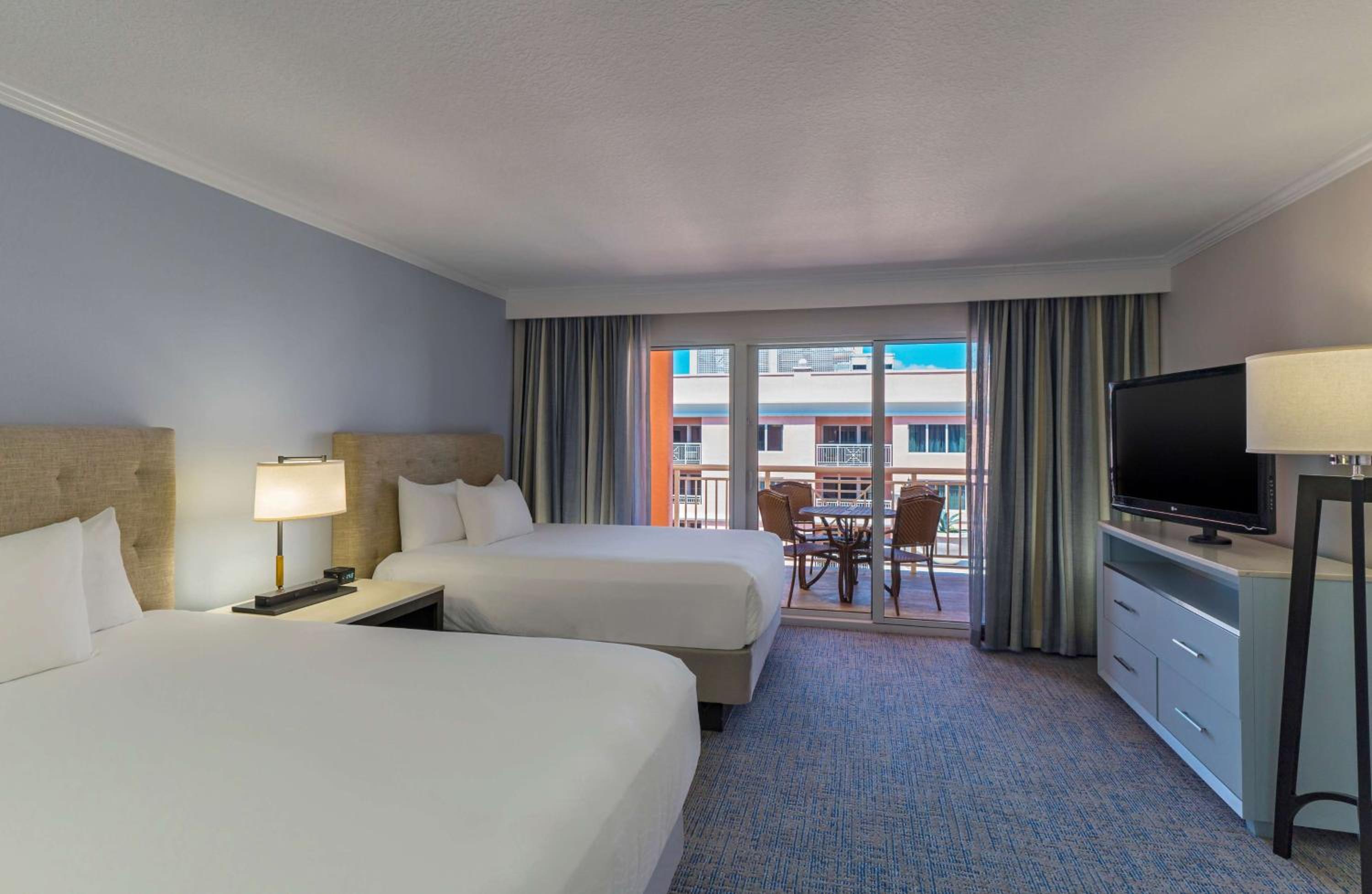Deluxe Queen Room with Two Queen Beds with Kitchenette and Partial Ocean View - Photo 4
