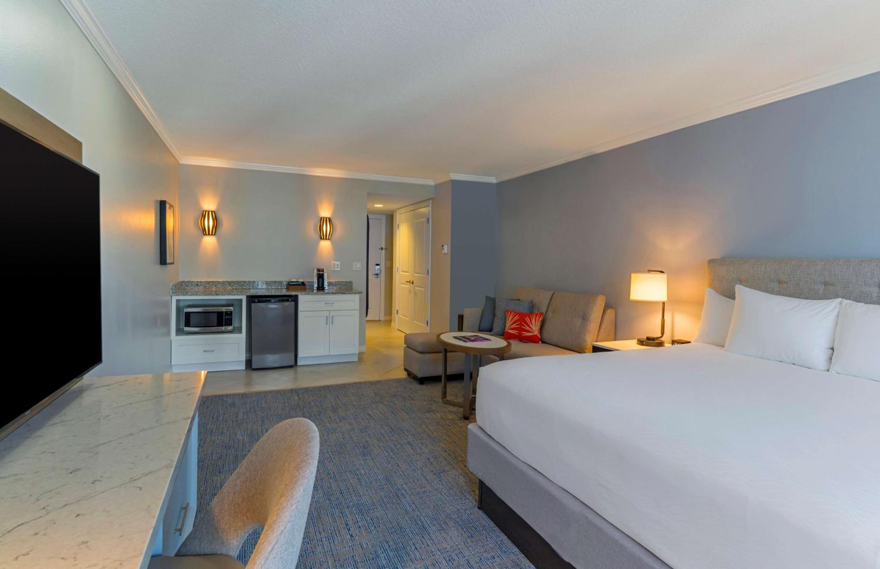 King Room with Partial Ocean View - Photo 2