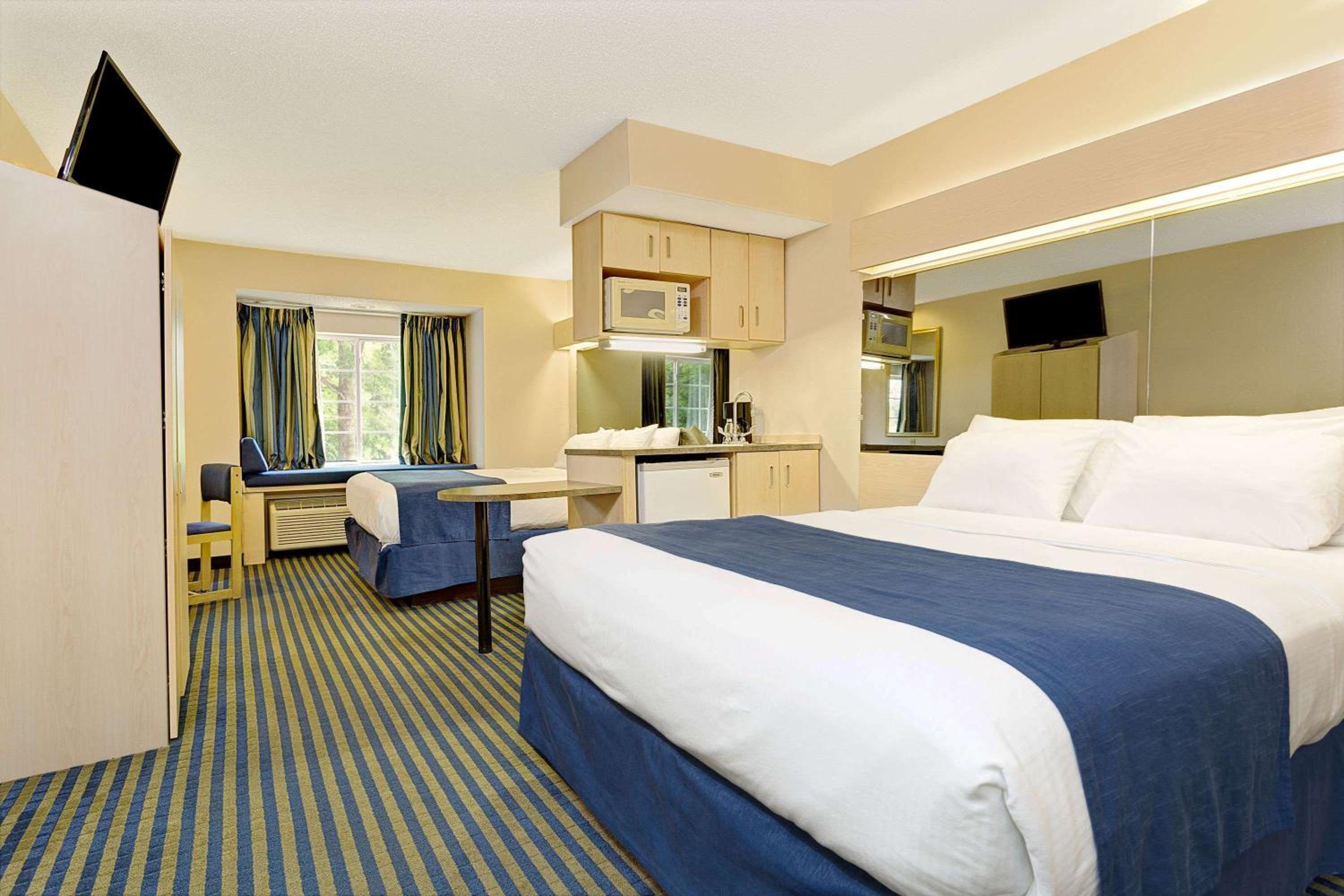 Studio Suite with Two Queen Beds - Non-Smoking - Photo 1