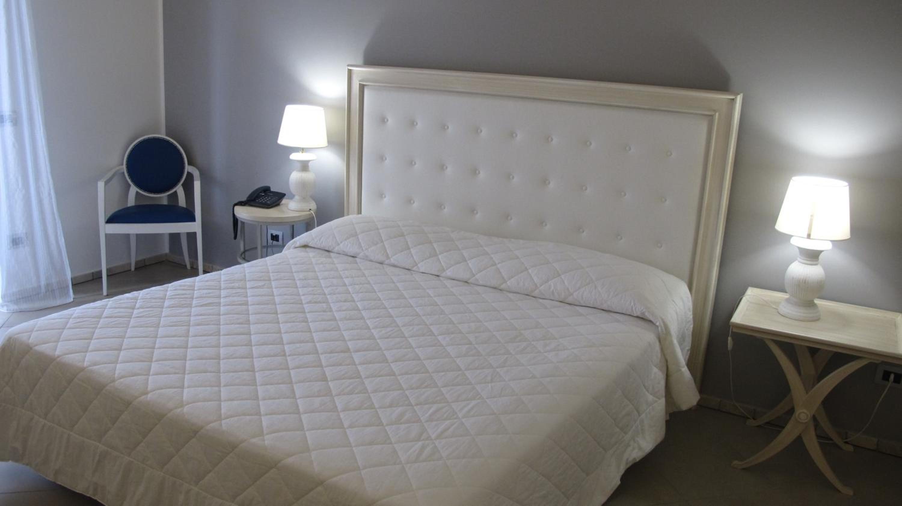 Classic Triple Room with Sea View - Photo 1