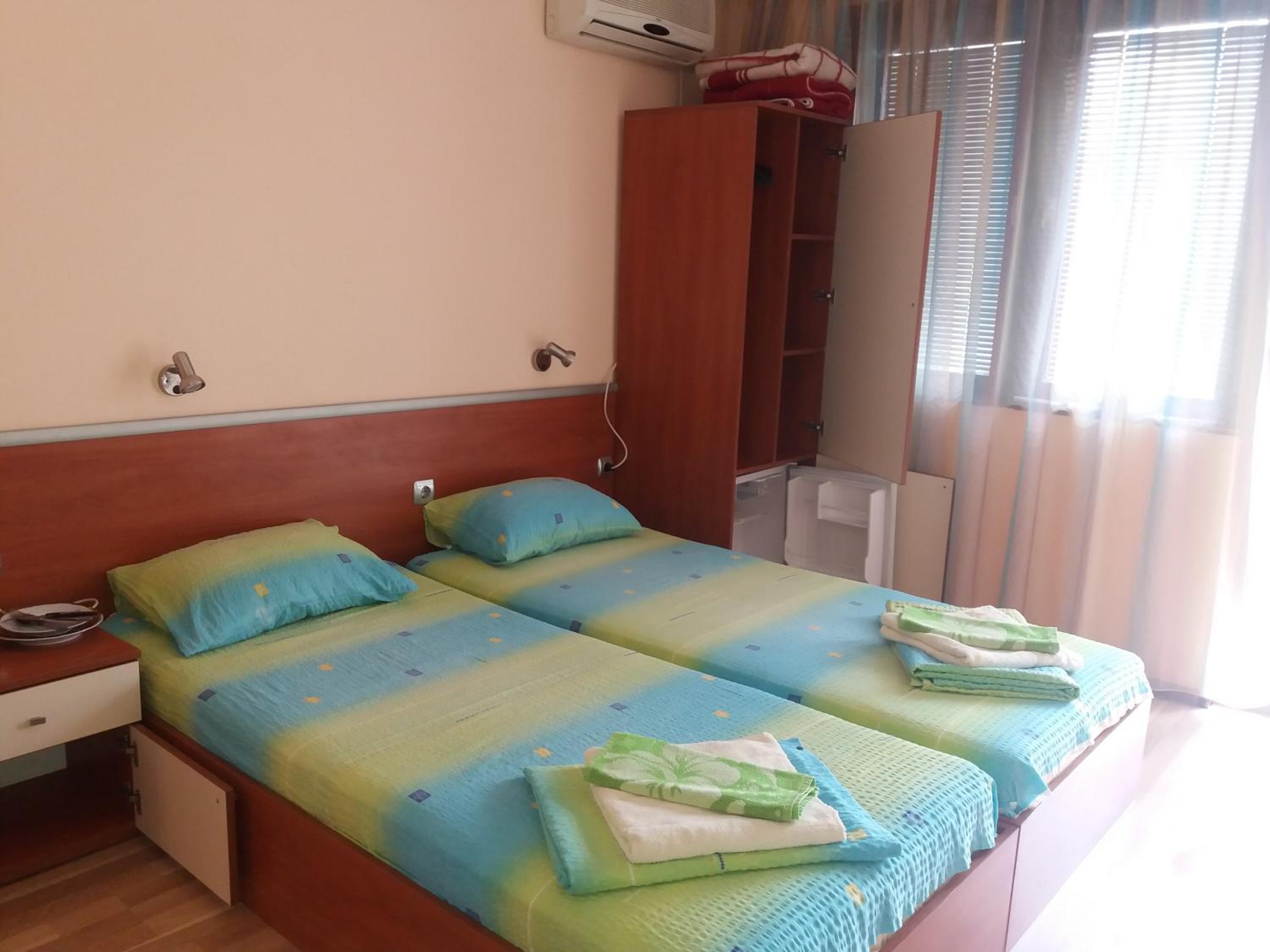 Twin Room with Shower photo 3