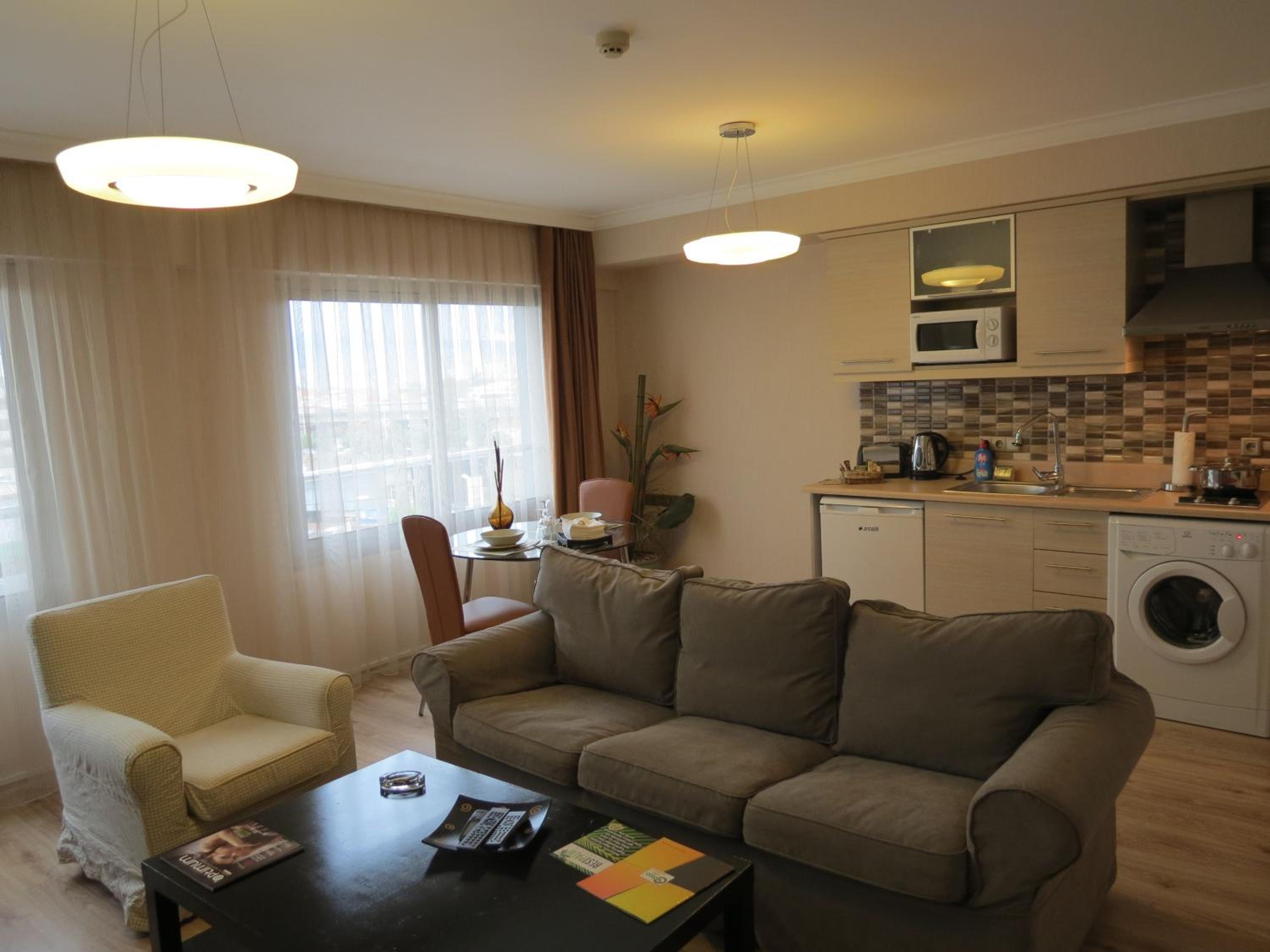 Senior Suite - Photo 10