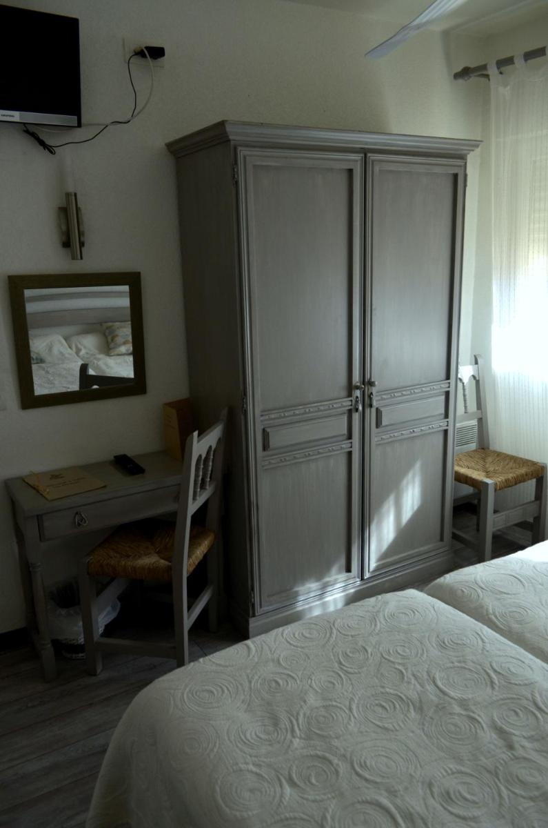 Budget Double Room - Photo 2