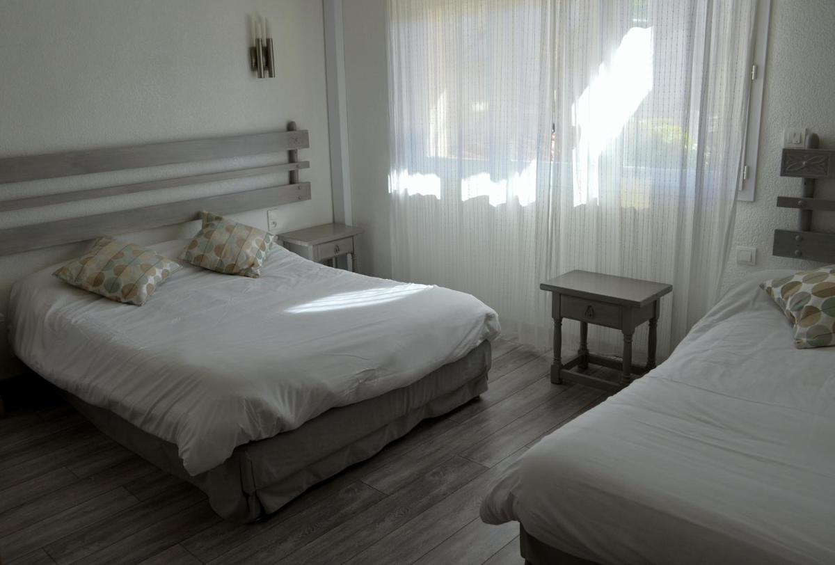 Standard Triple Room with Air Conditioner photo 1