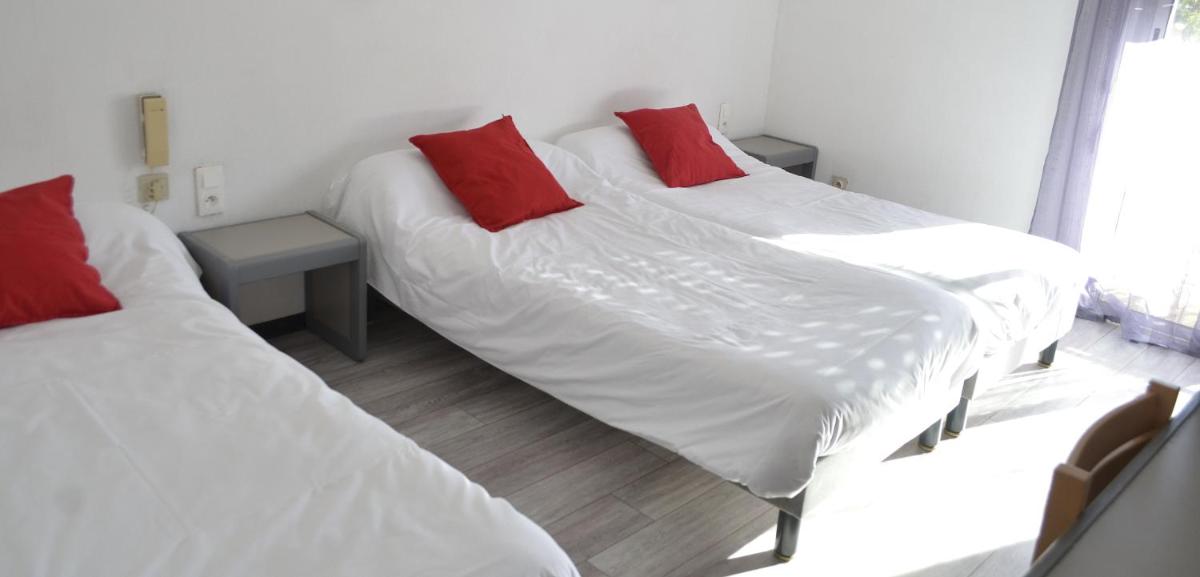 Comfort Triple Room with 3 Single Beds - Courtyard side - Photo 4