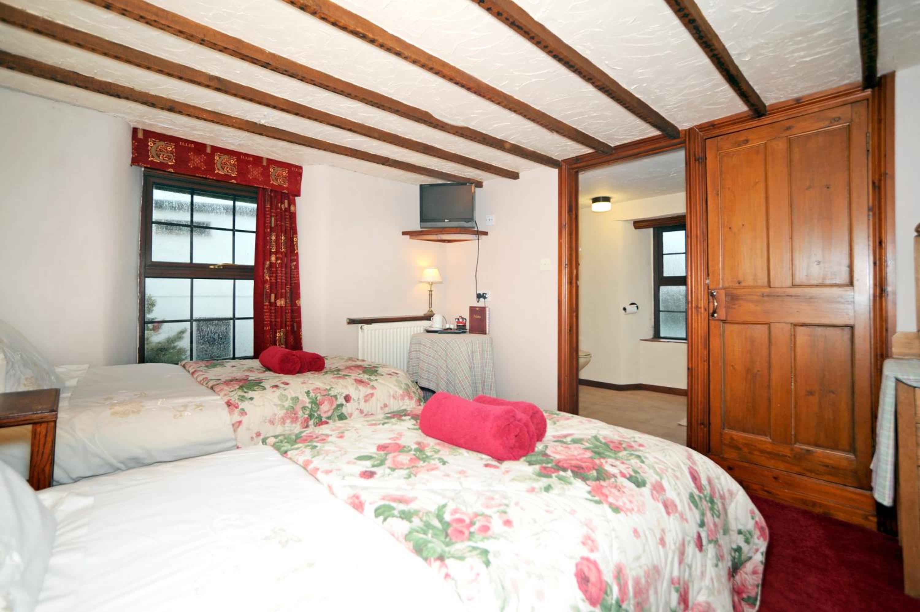 Twin Room - Photo 5