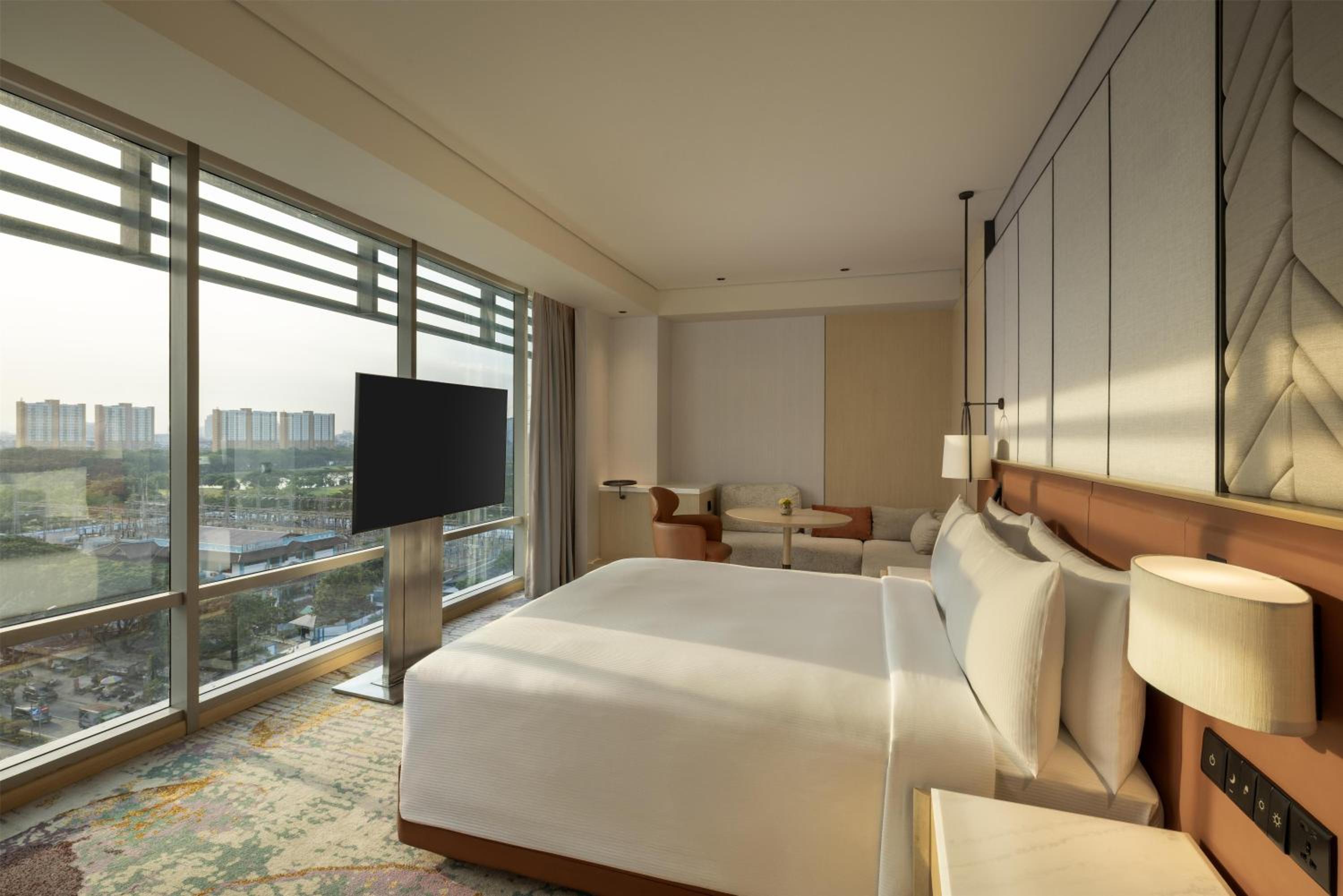 Corner King Room