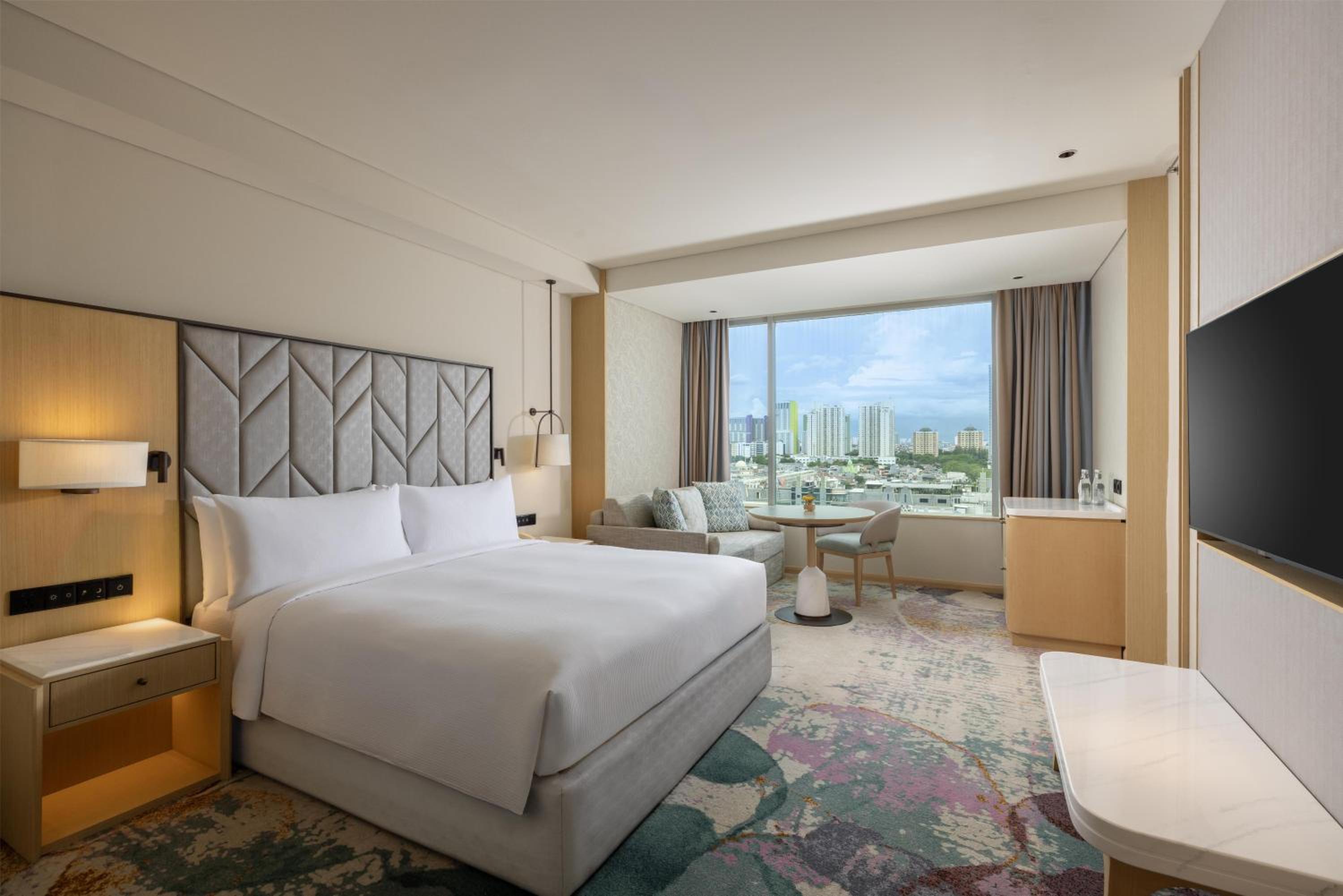 Deluxe King Room with Balcony