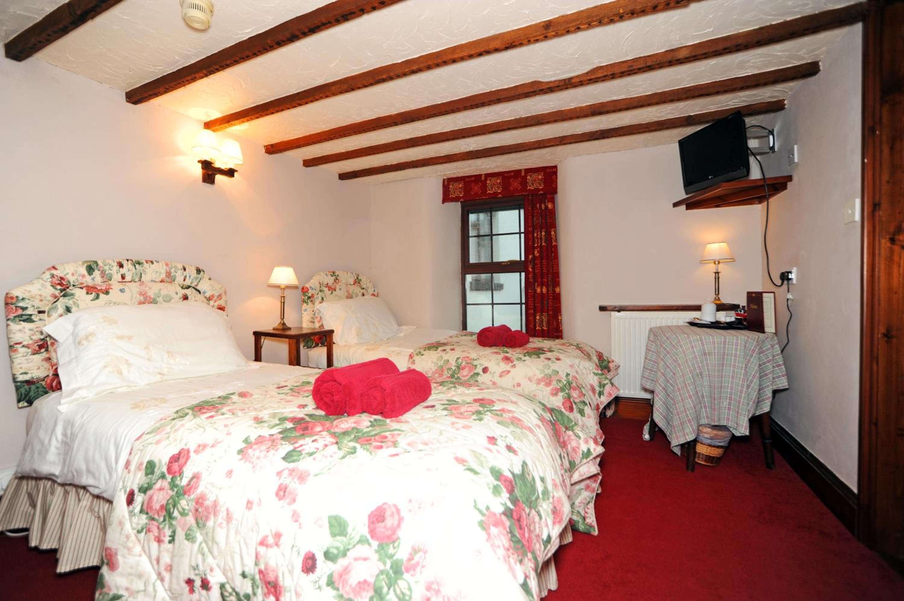 Twin Room - Photo 3
