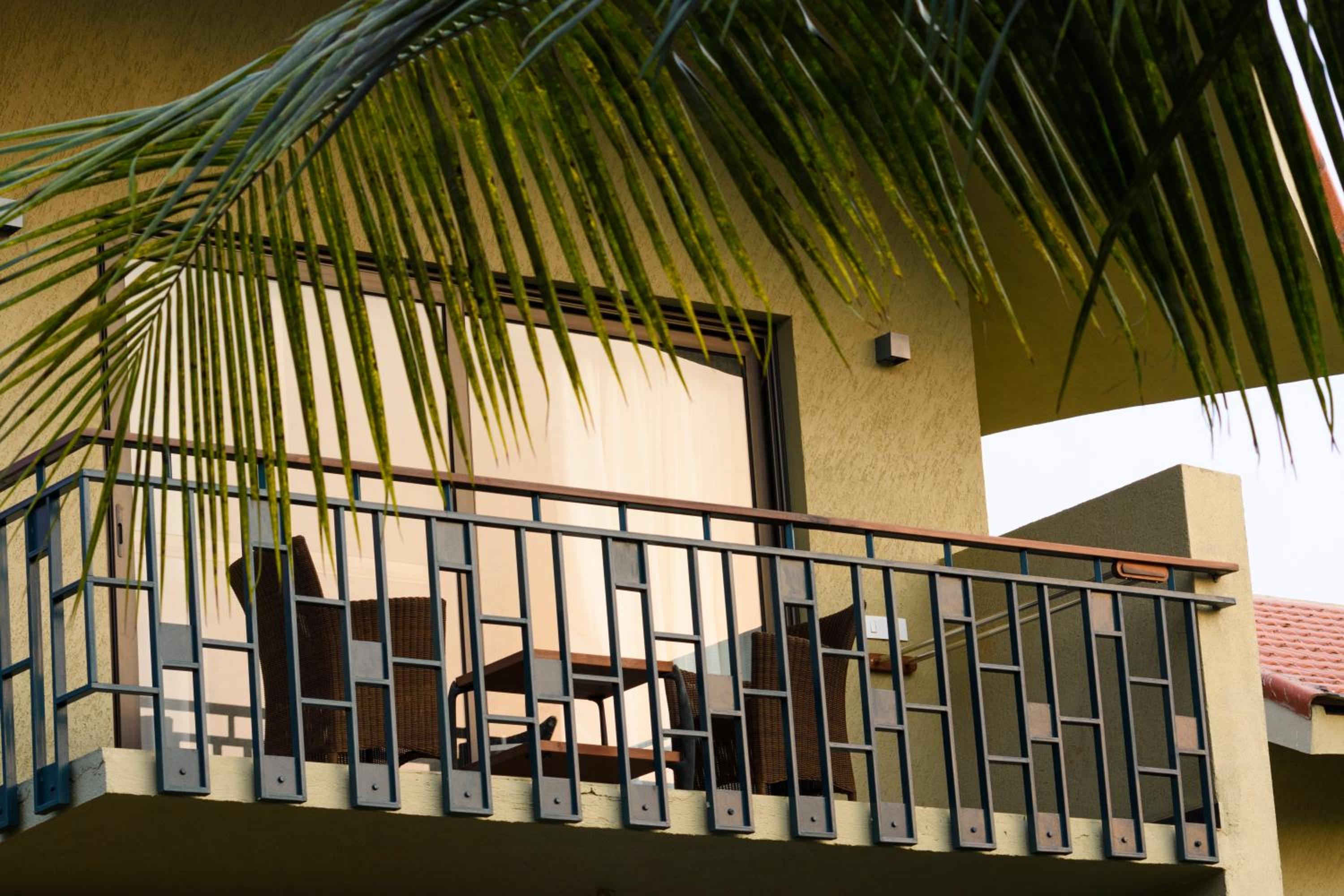 Superior Double Room with Pool View -  15% Food & Soft Beverages discount on A-la-carte (till 30th Sep) - Photo 7