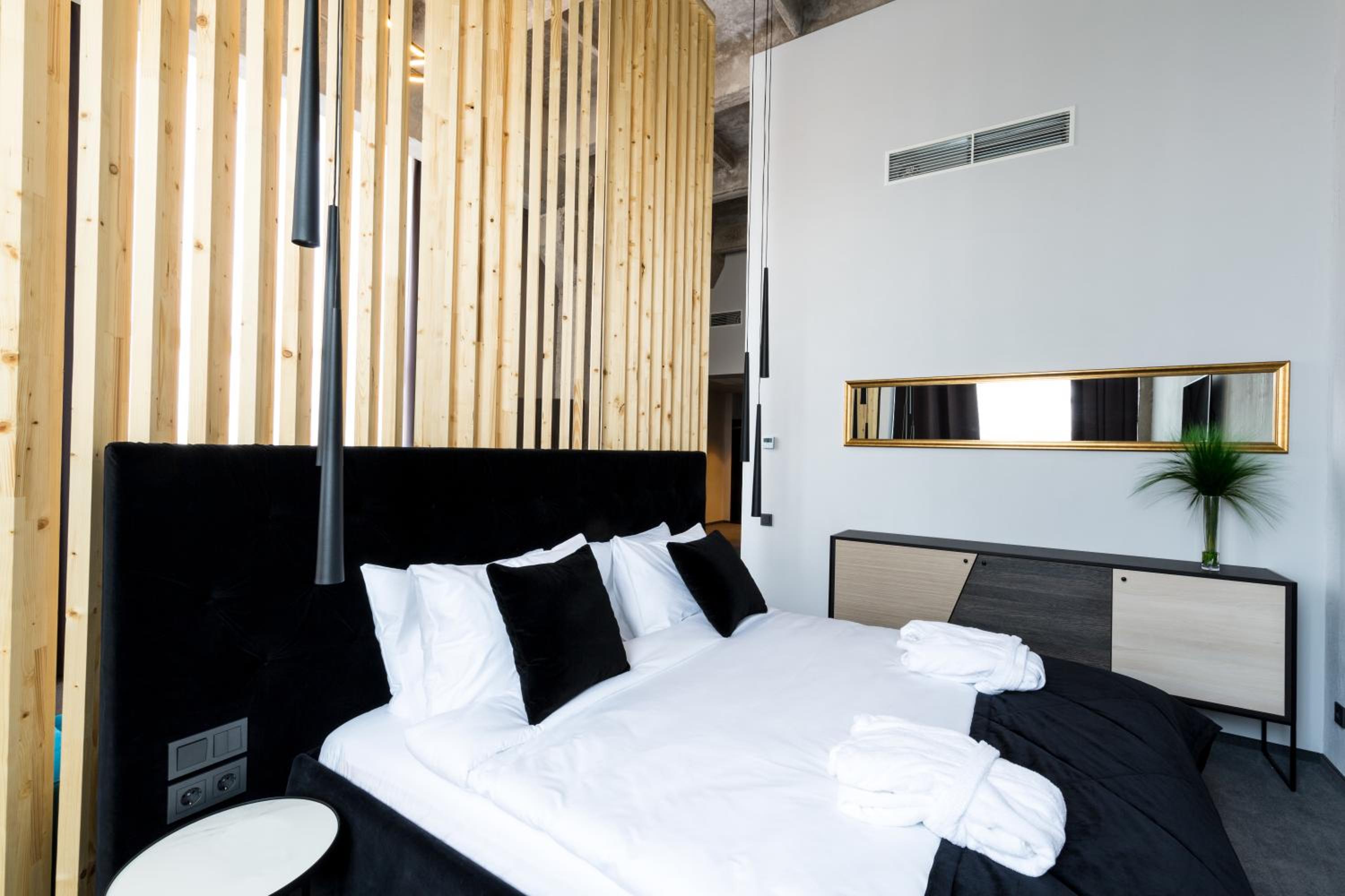 One-Bedroom Suite - Photo 1