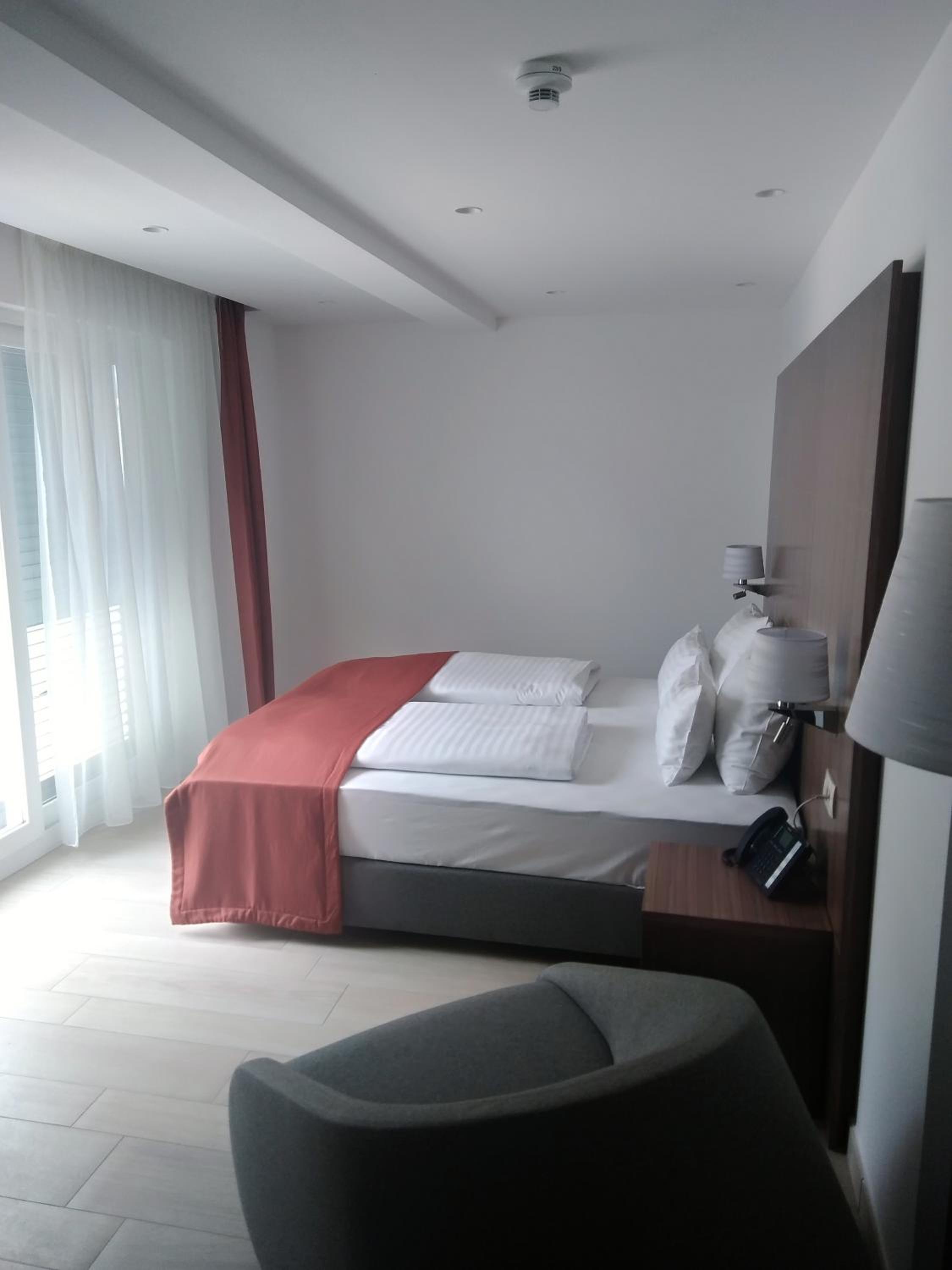 De Luxe Doppelzimmer mit Balkon und Meerblick