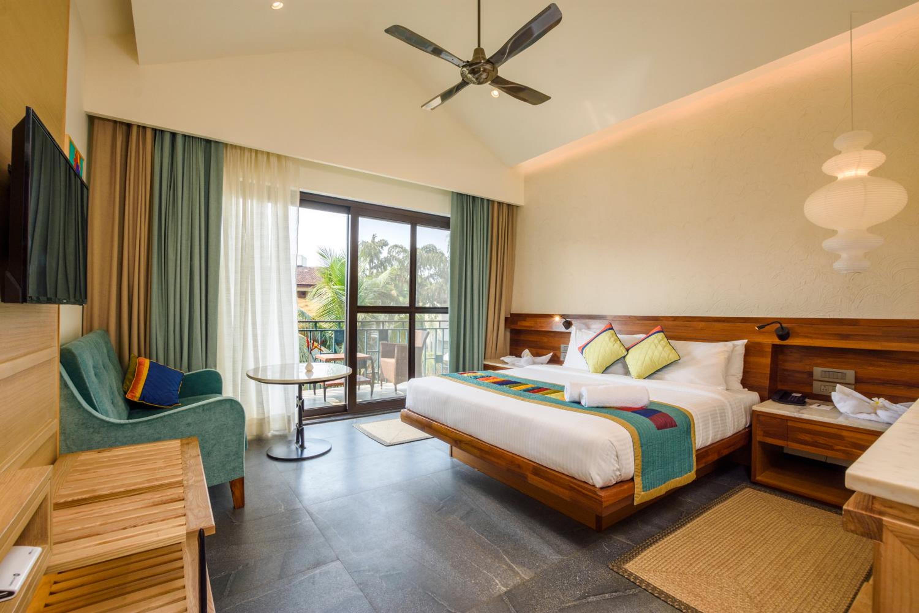 Superior Double Room with Pool View -  15% Food & Soft Beverages discount on A-la-carte (till 30th Sep) - Photo 1