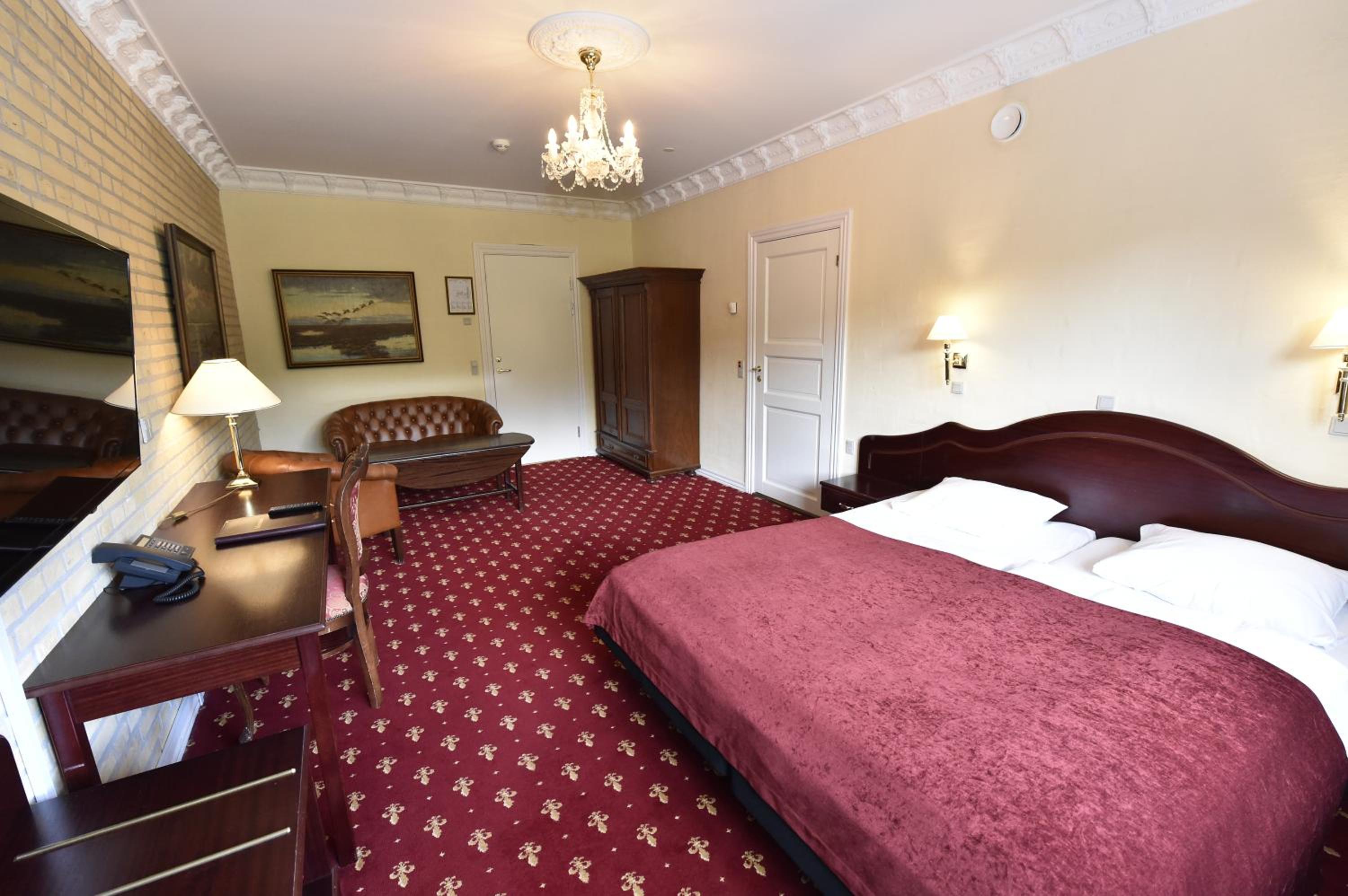 Standard Double or Twin Room - Photo 7