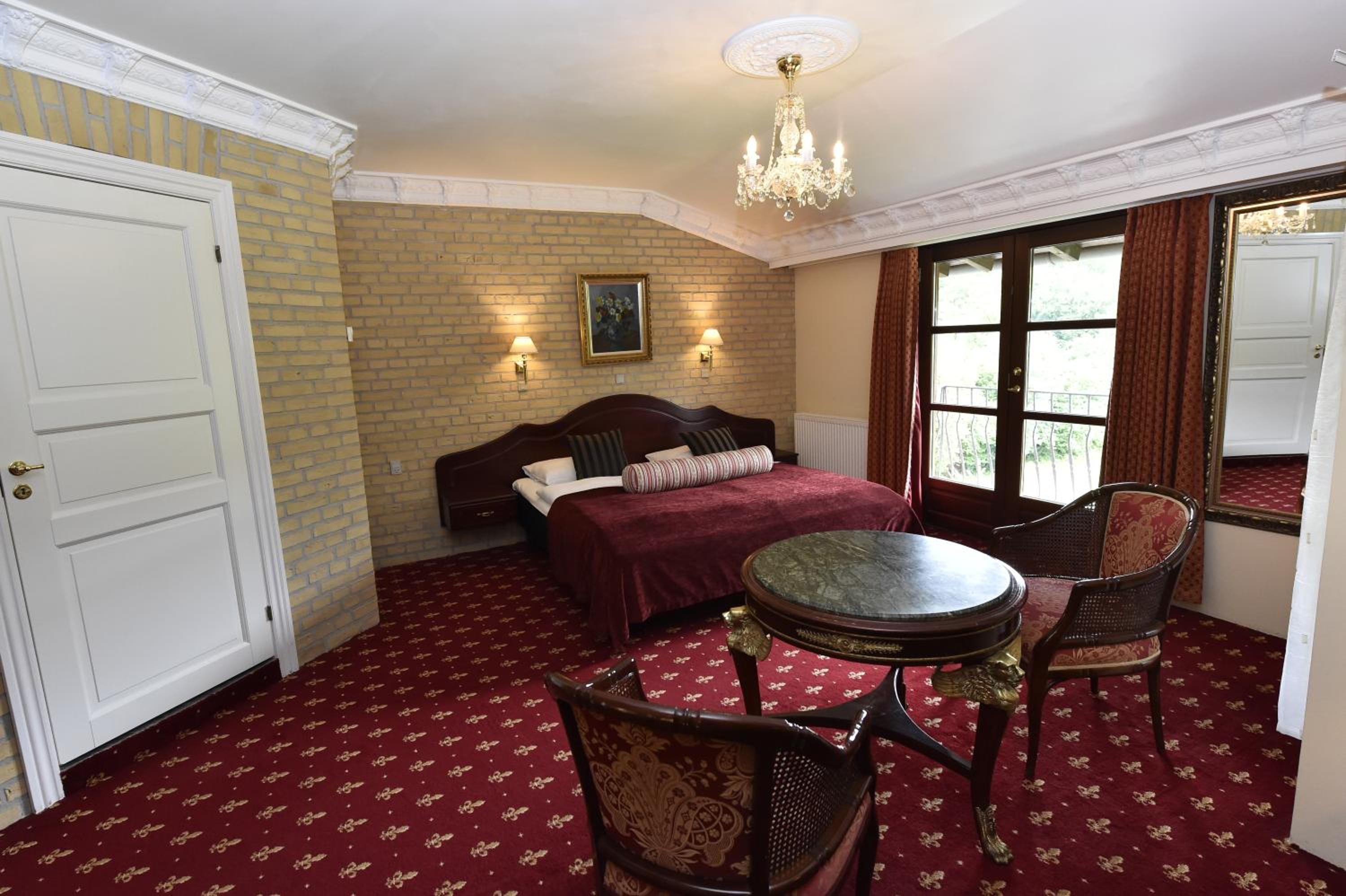 Standard Double or Twin Room - Photo 12