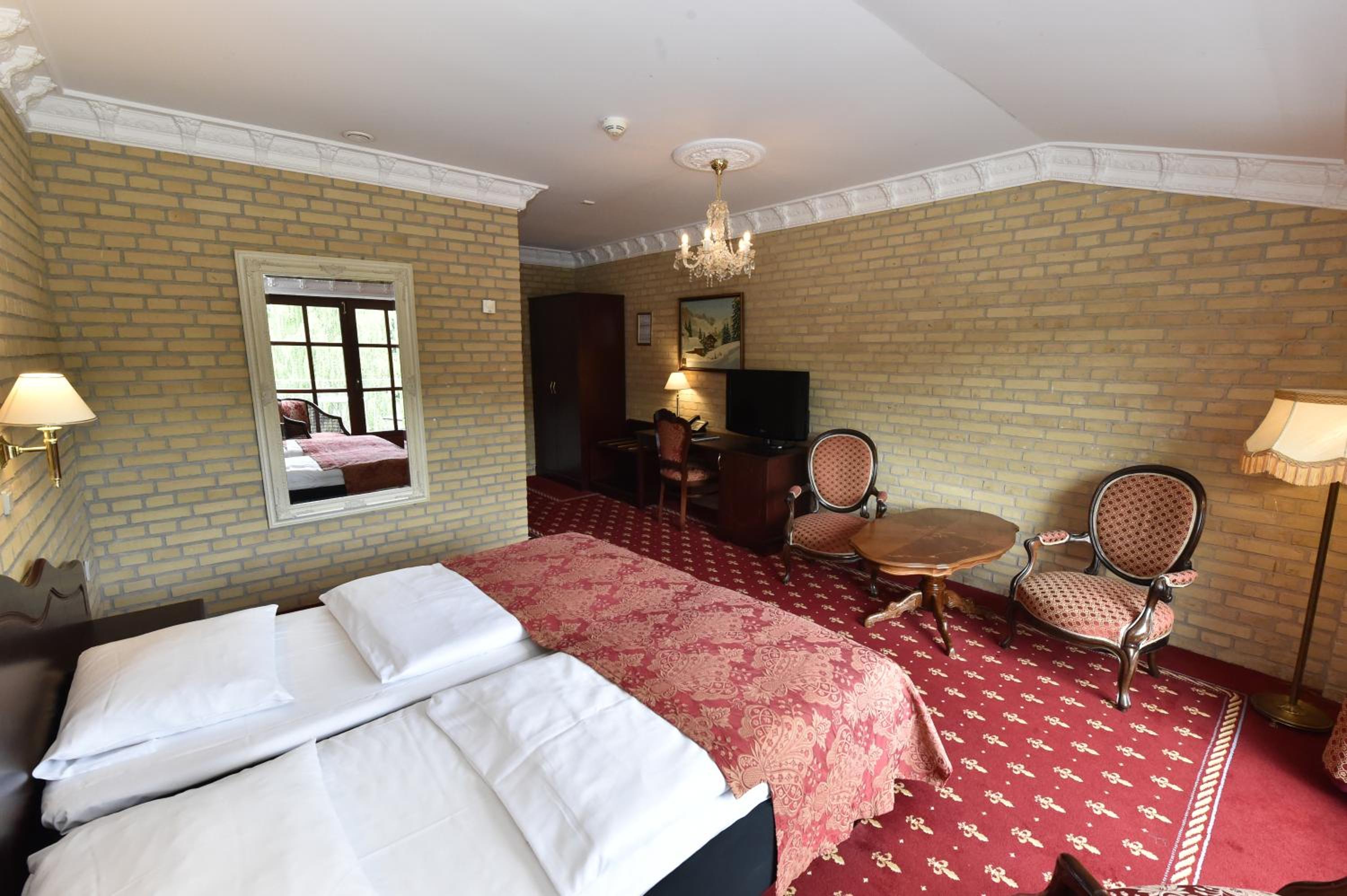 Standard Double or Twin Room - Photo 4