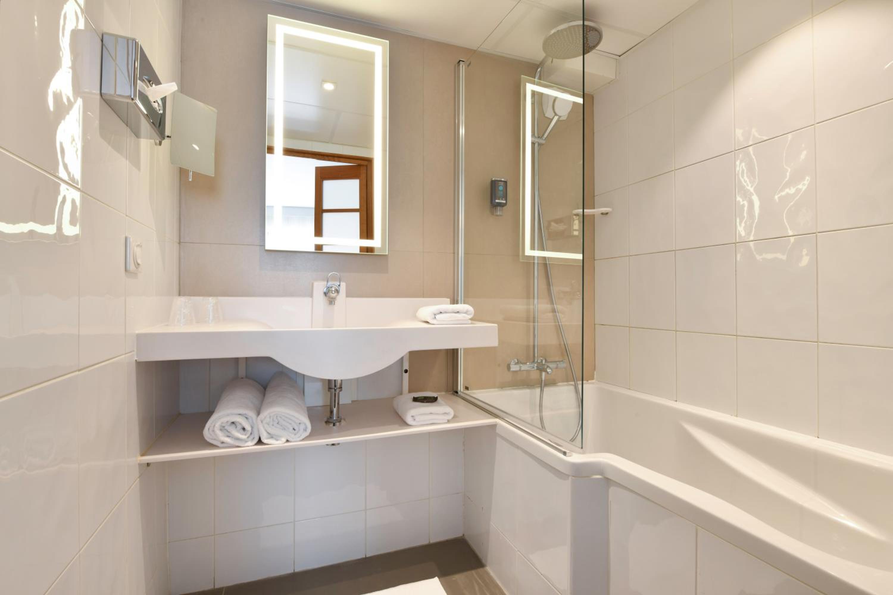 Standard Twin Room - Photo 4