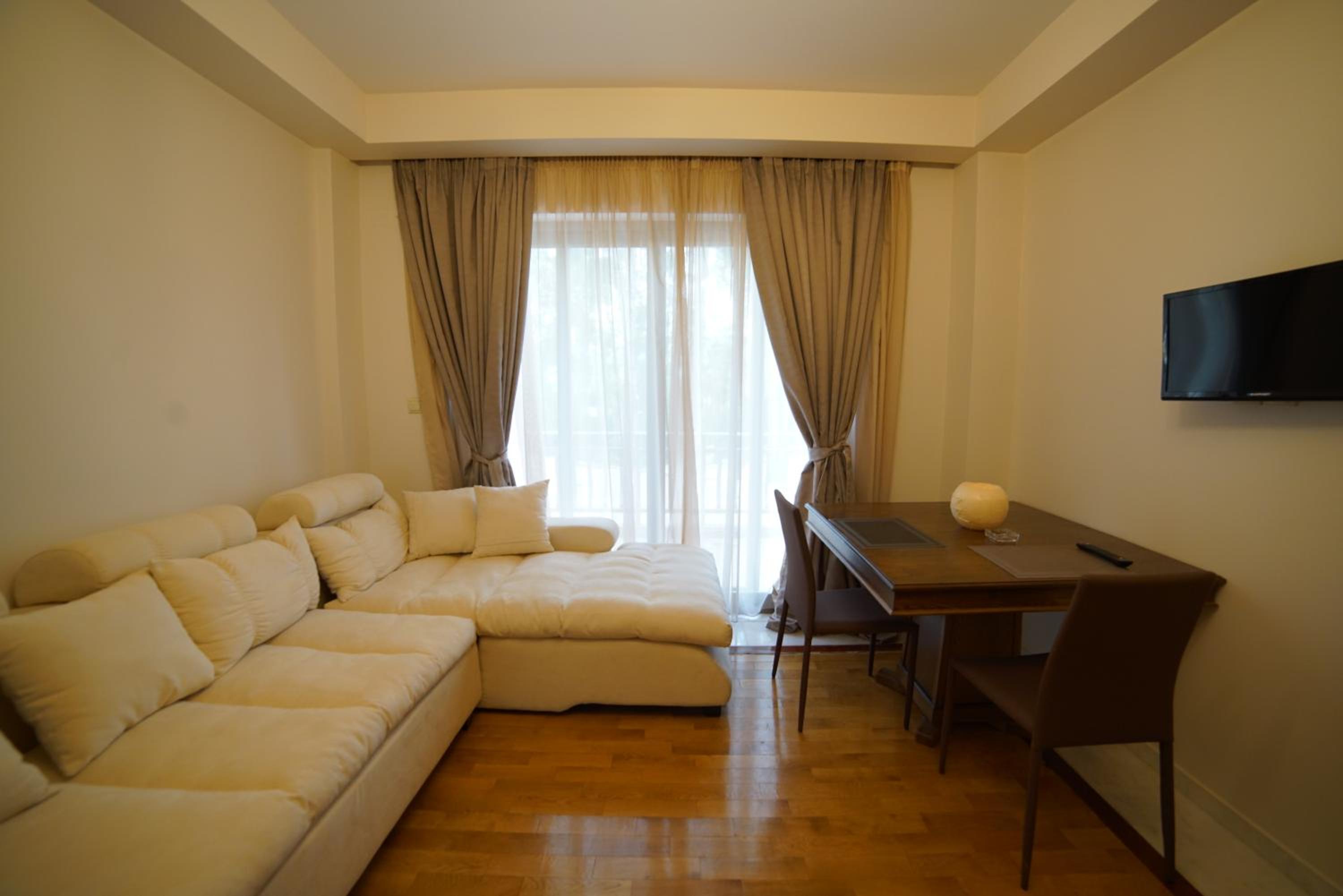 Suite with Pool View photo 2