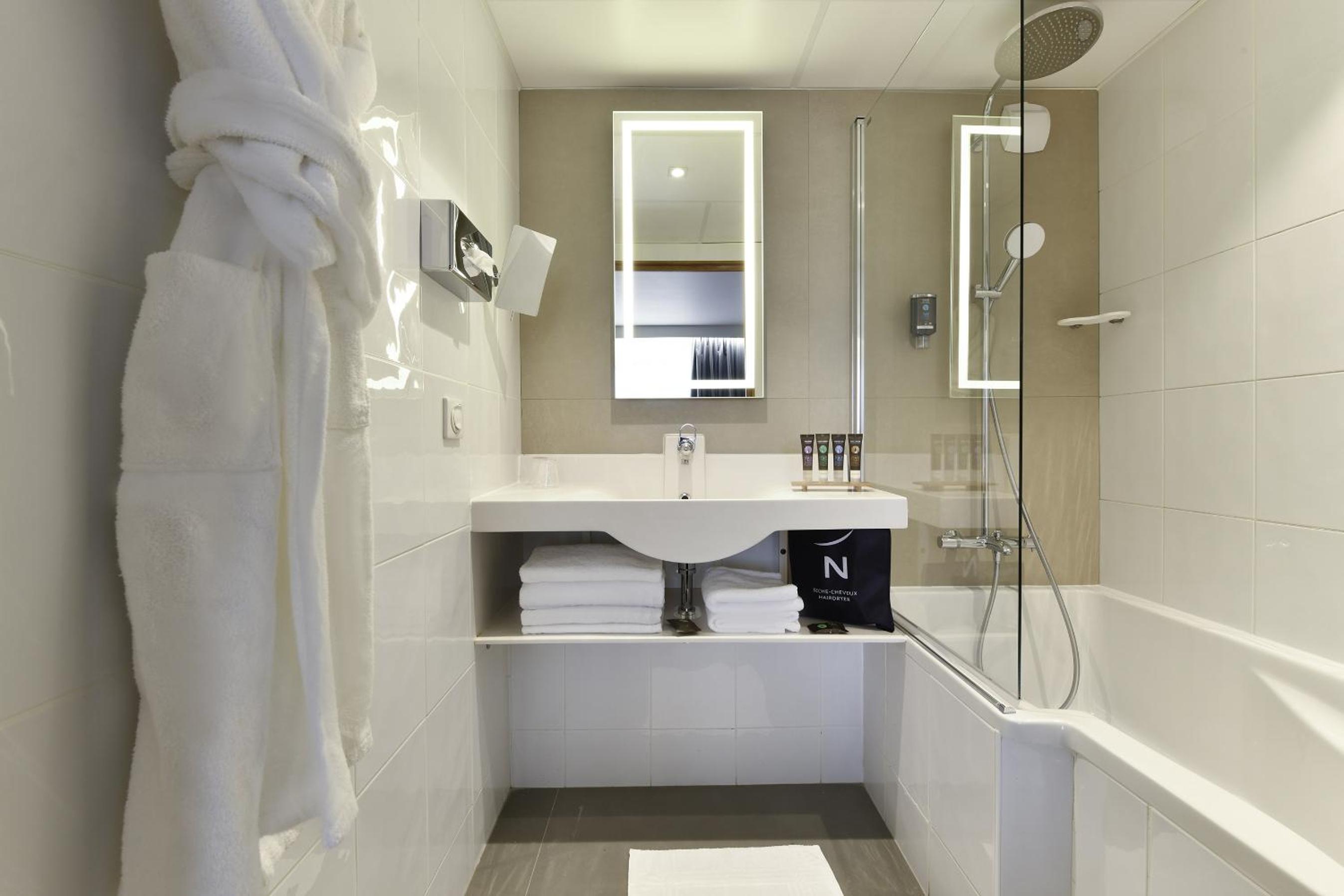 Executive Double Room with Sofa Bed - Photo 6