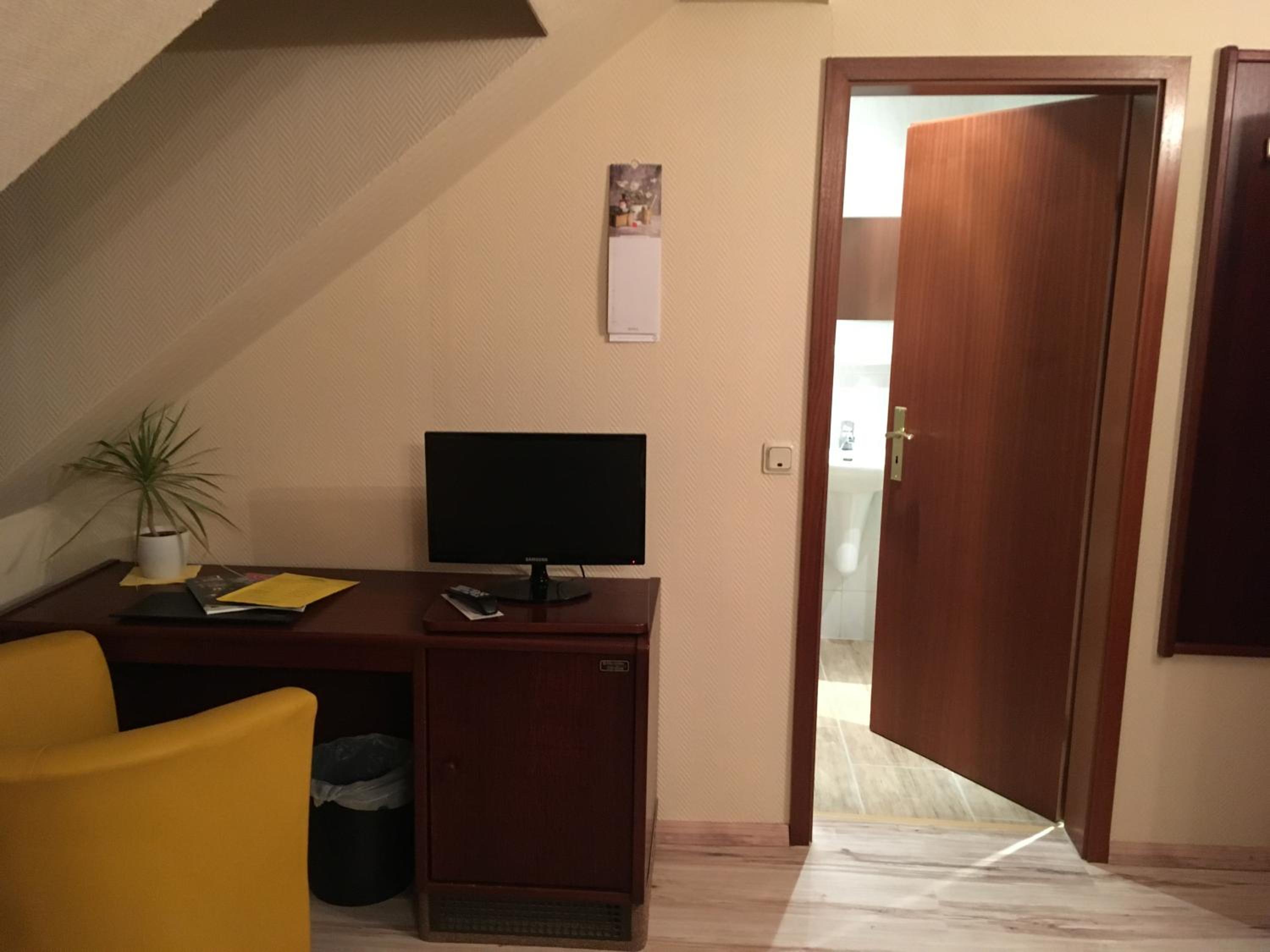 Single Room photo 3