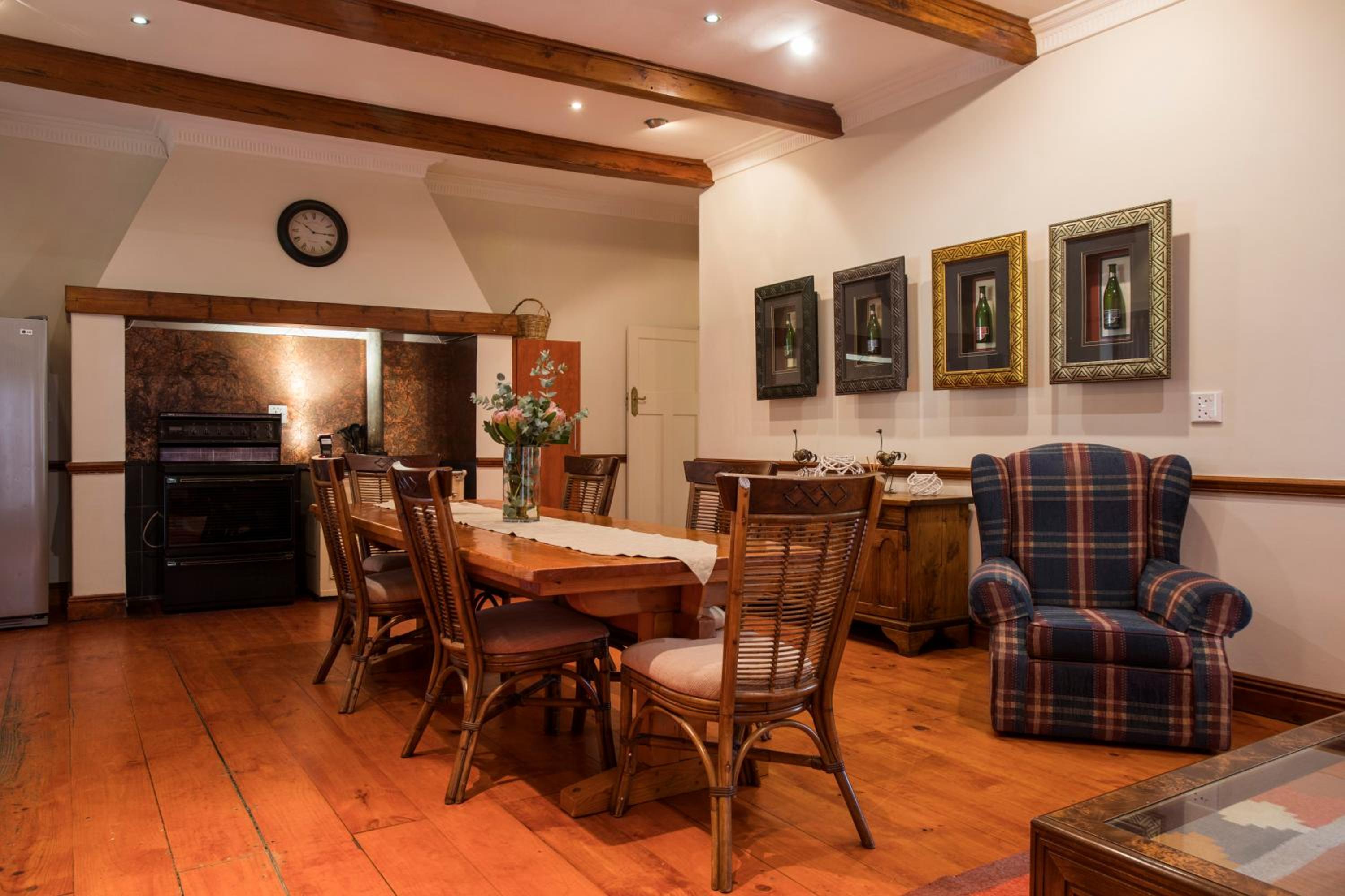 Family Room - Photo 2