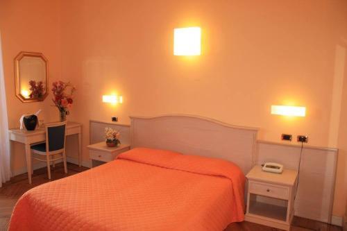 Triple Room with Lake View - Photo 6