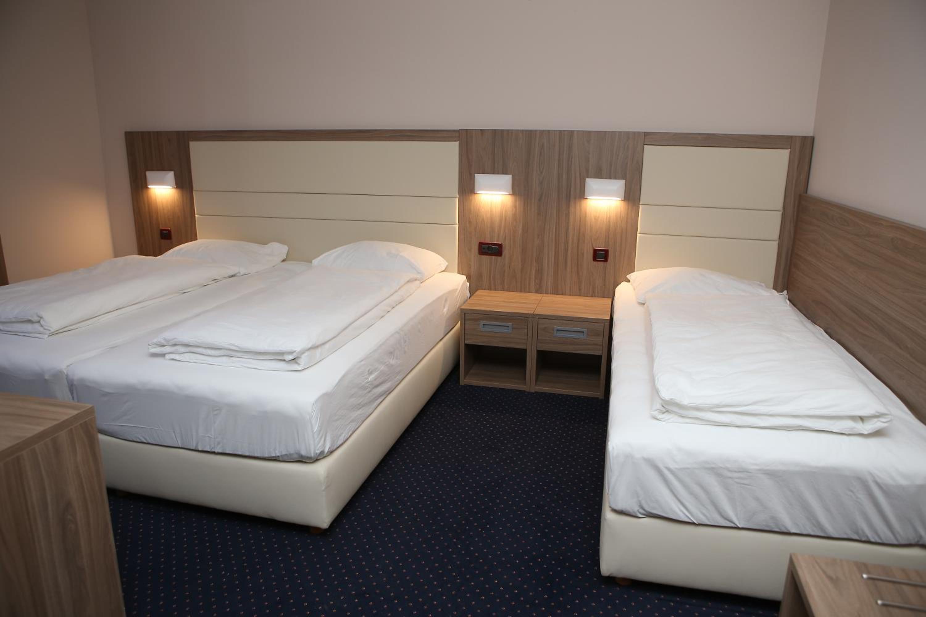 Triple Room - Photo 7