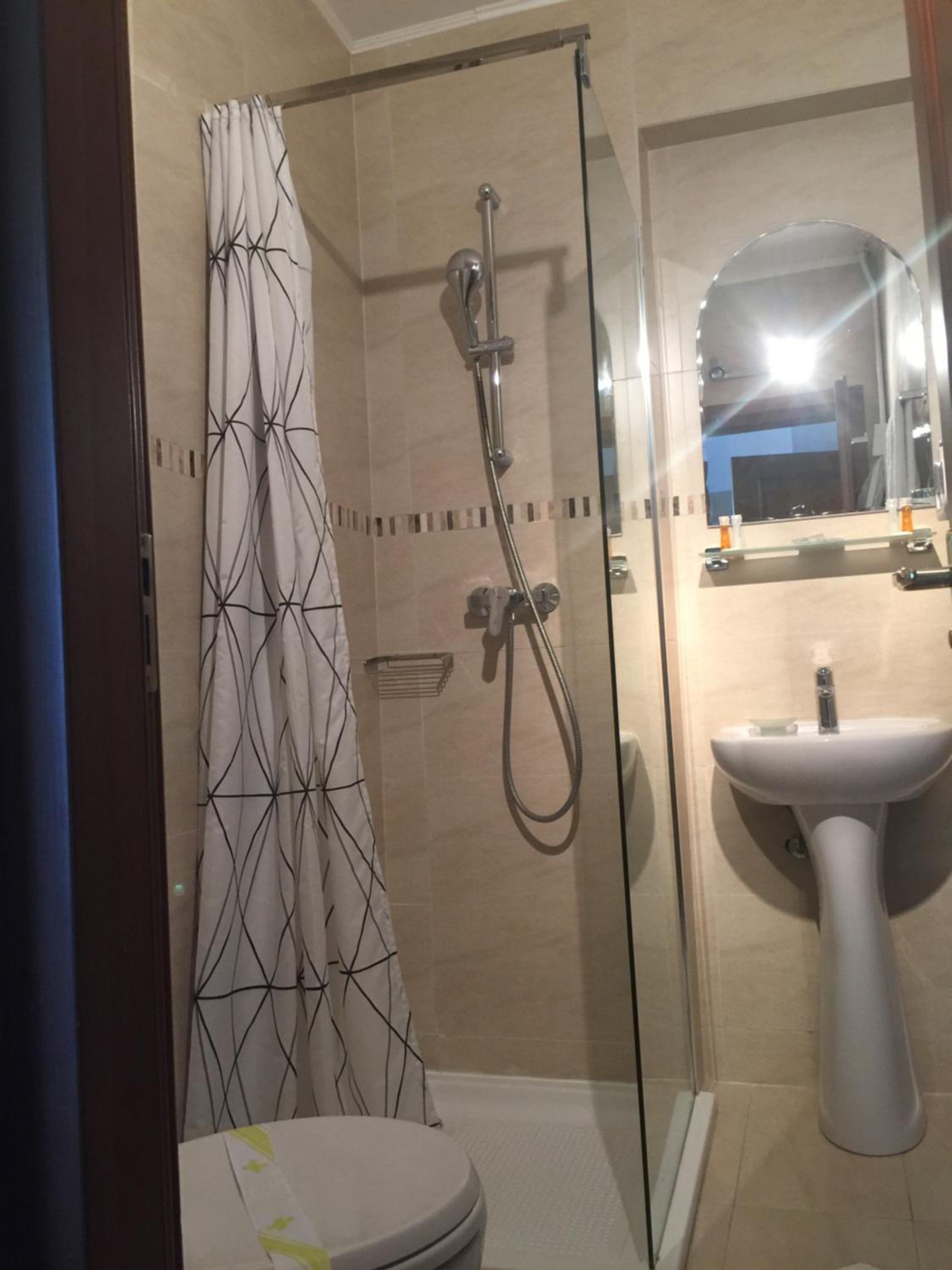 Double or Twin Room - Photo 10