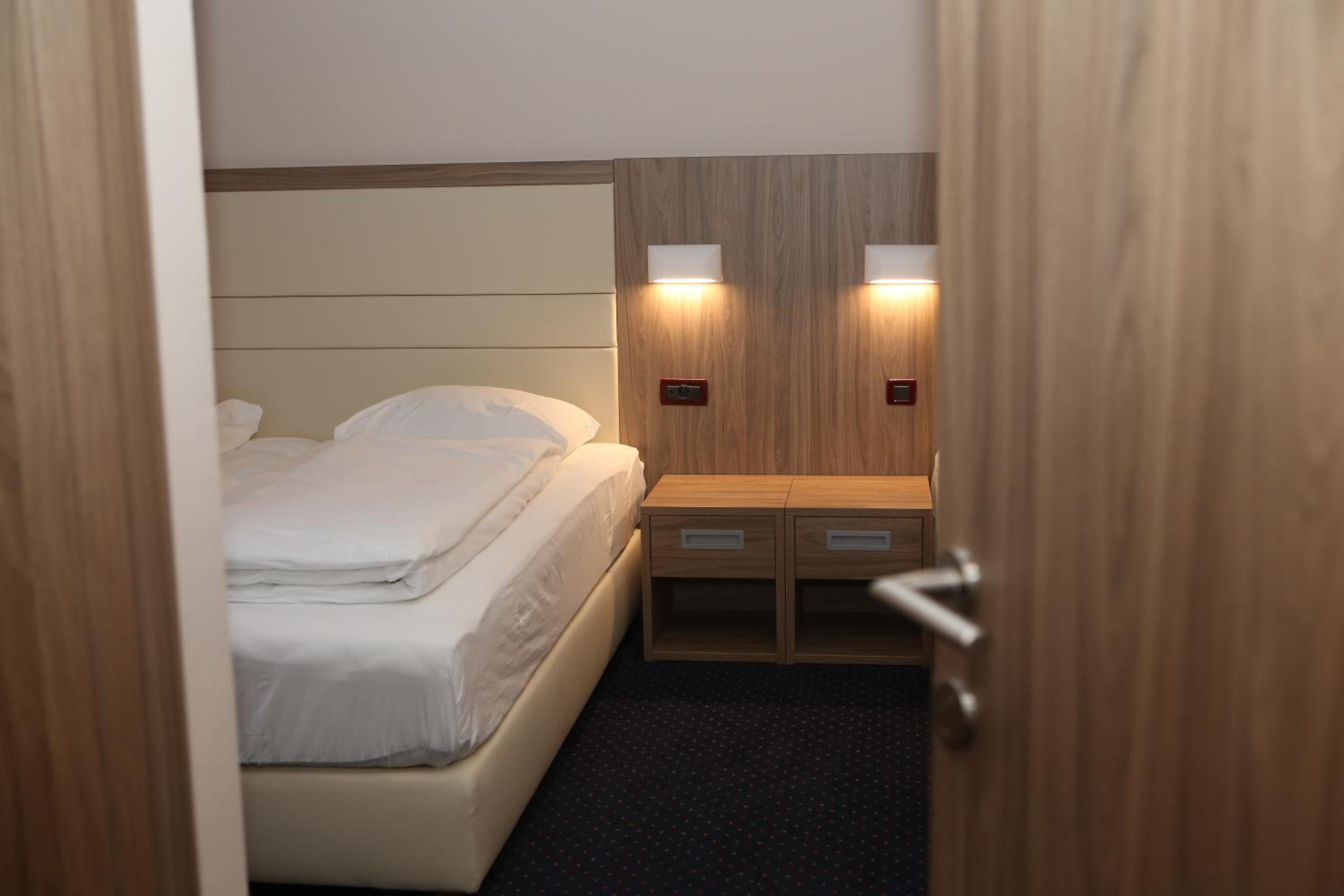 Triple Room - Photo 12