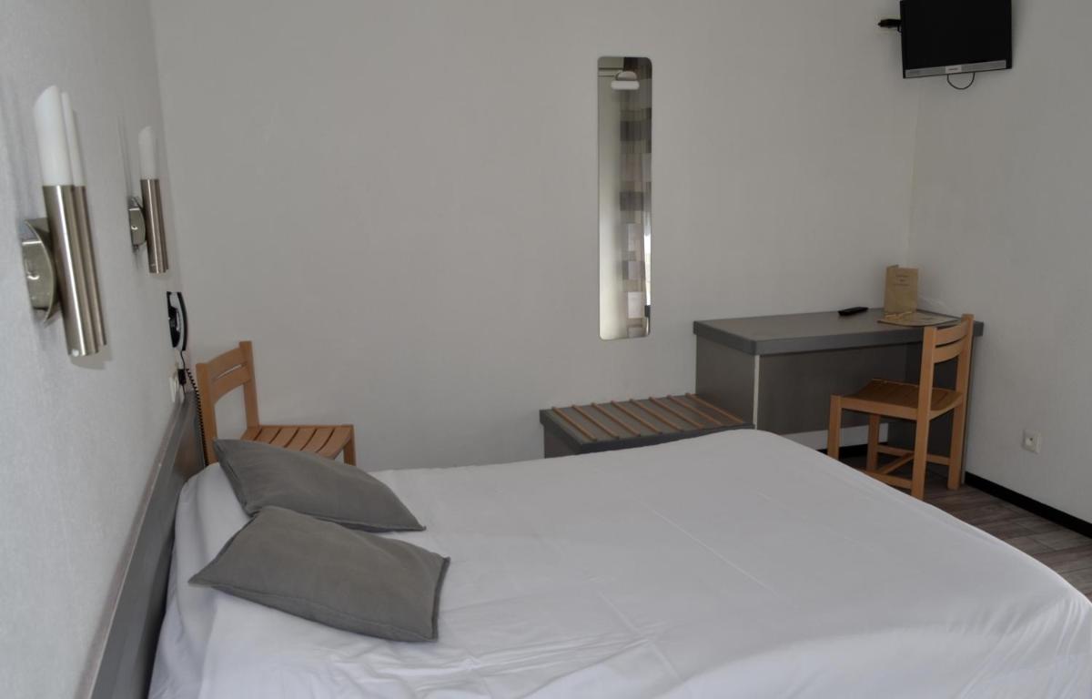 Comfort Double Room with Balcony and Air Conditioning - Courtyard side photo 1