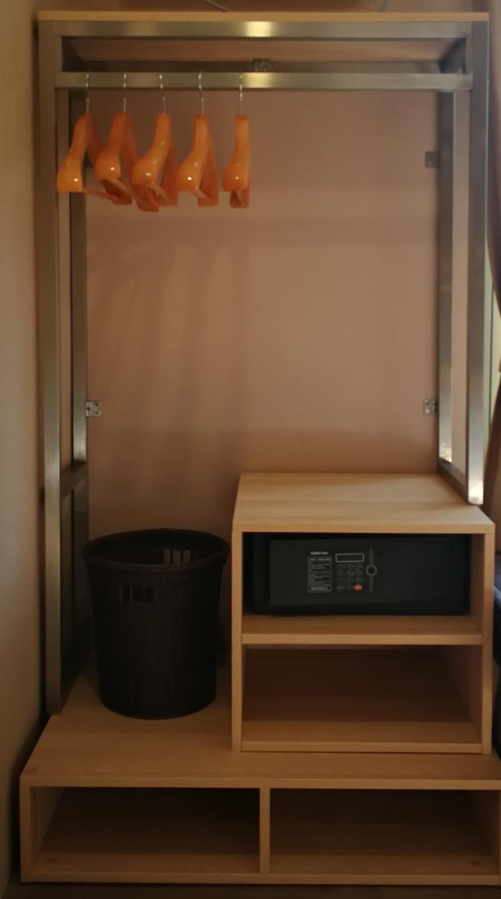 Deluxe King Bed - Photo 9