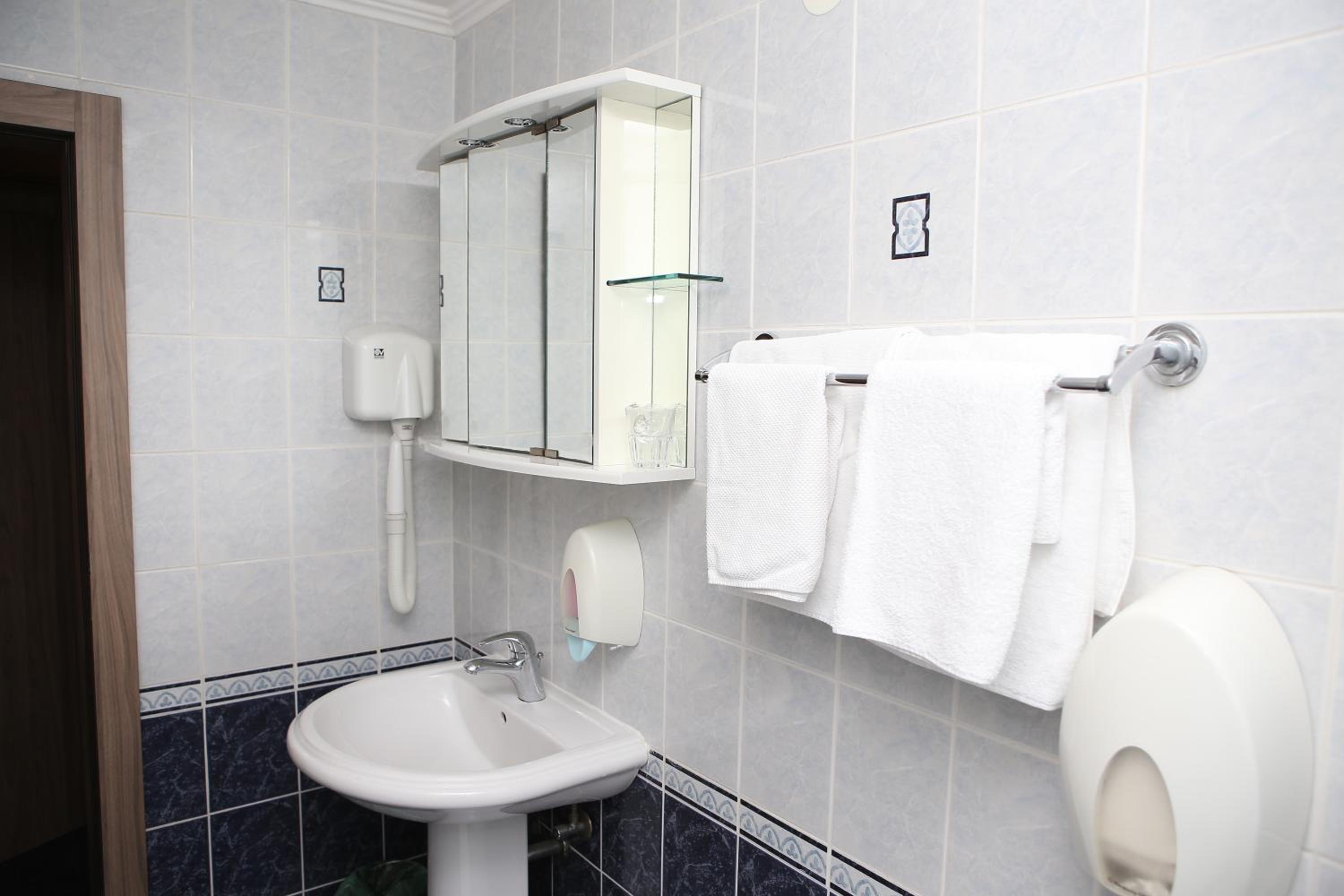 Triple Room - Photo 8