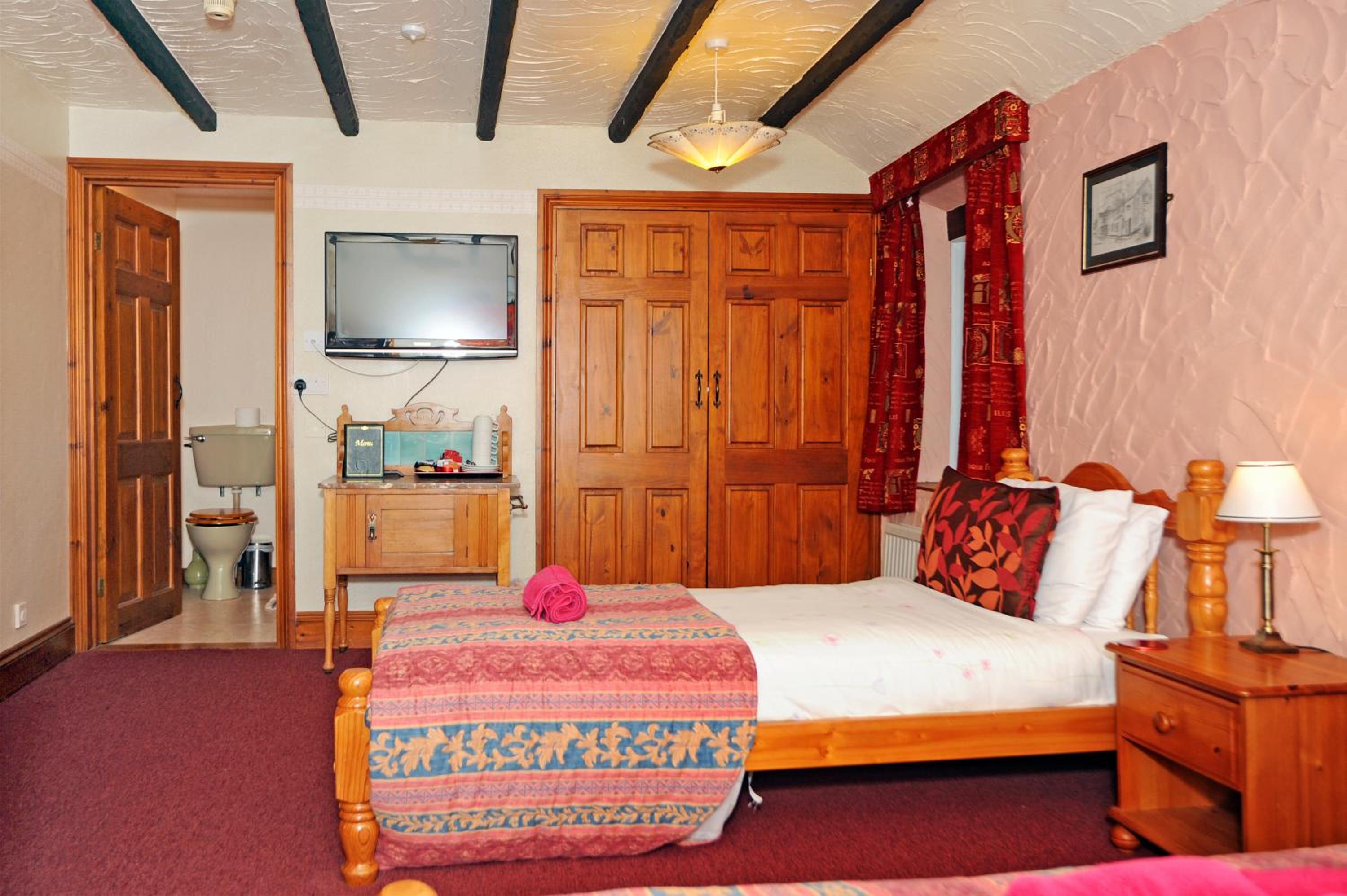 Family Room (2 Adults + 1 Child) - Photo 6