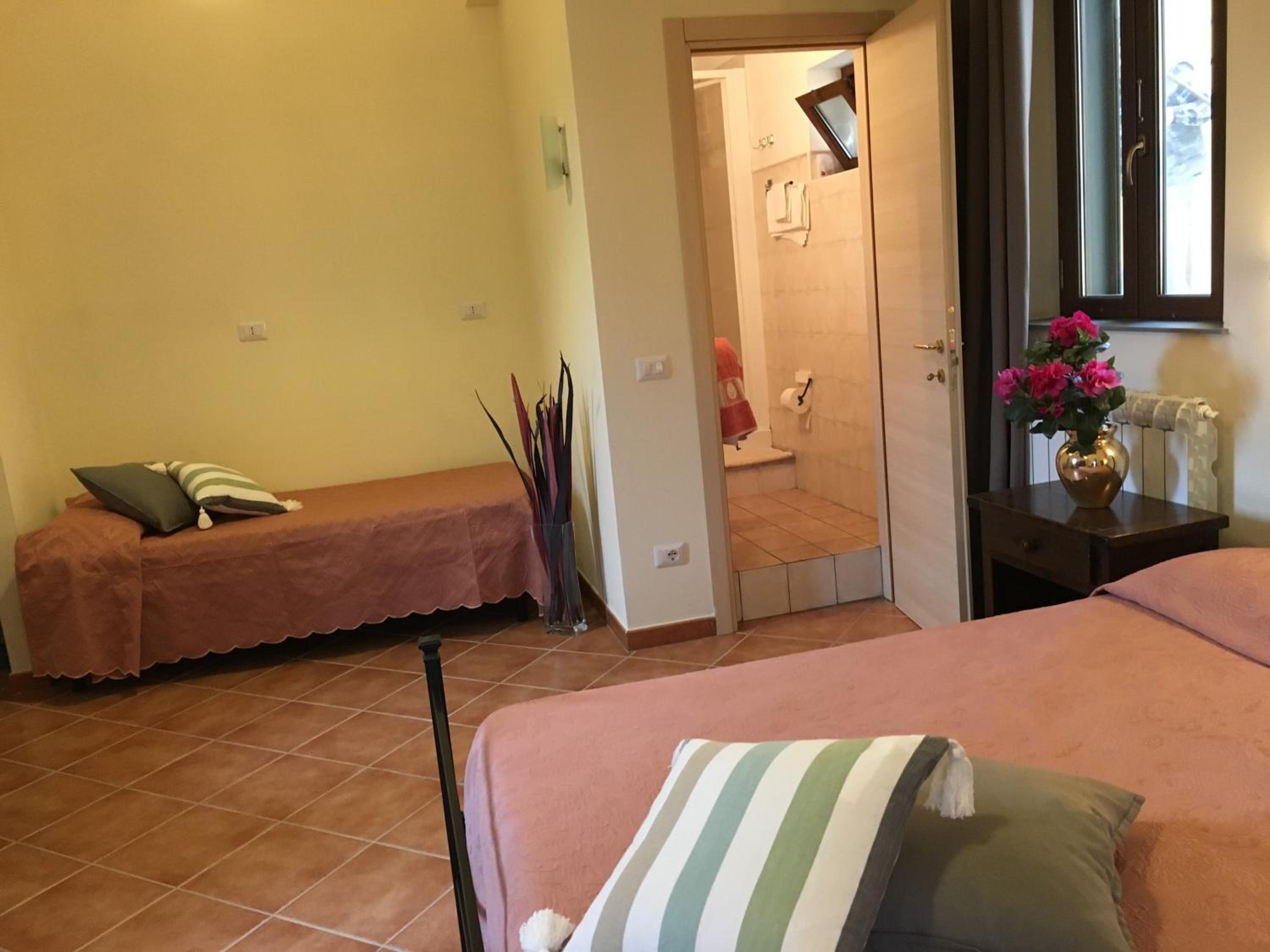One-Bedroom House photo 1