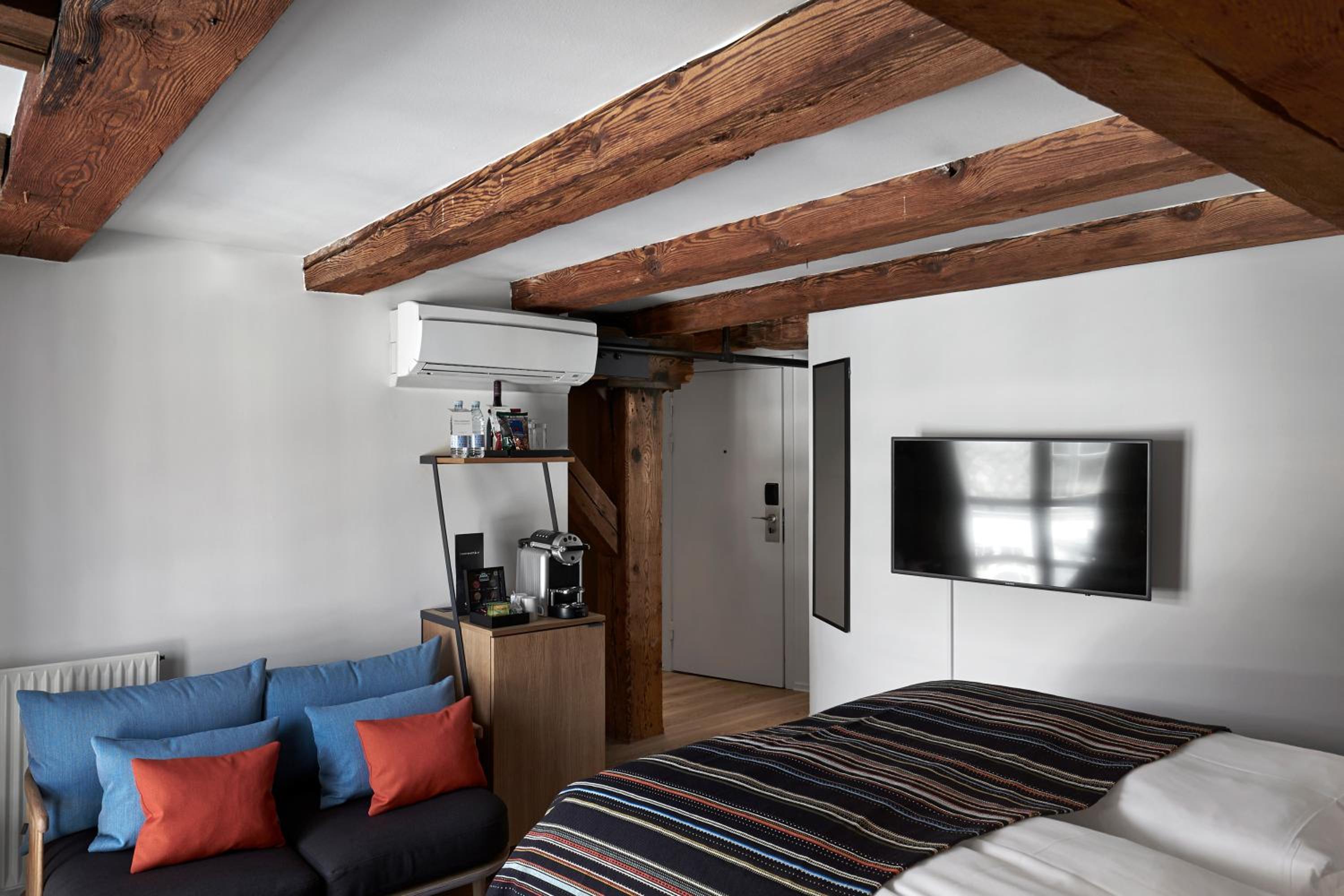 Executive Double Room thumbnail 6