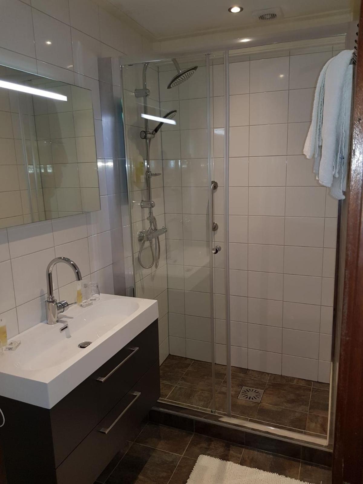 Comfort Triple Room with Shower photo 2