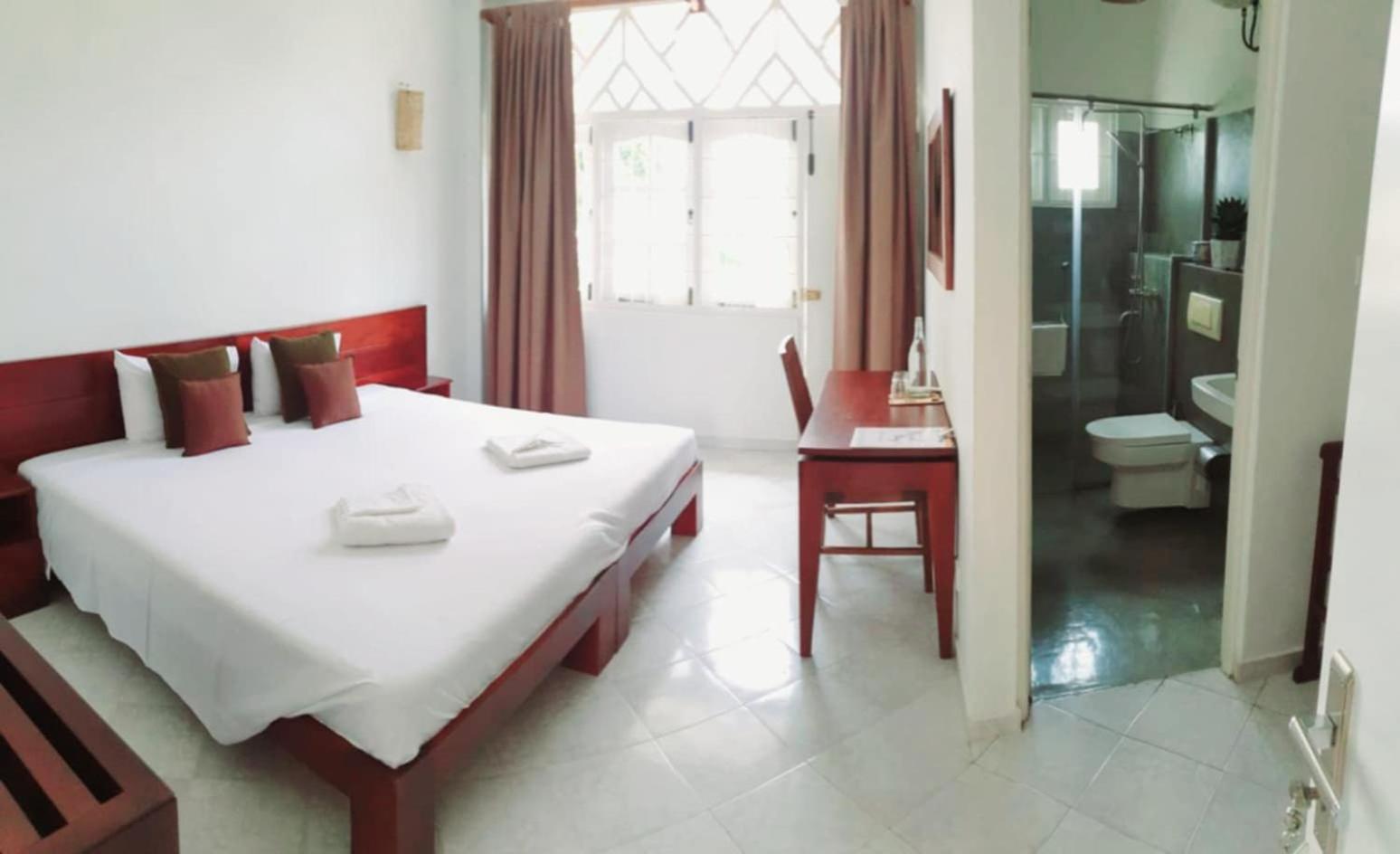 Double or Twin Room with Partial Sea View