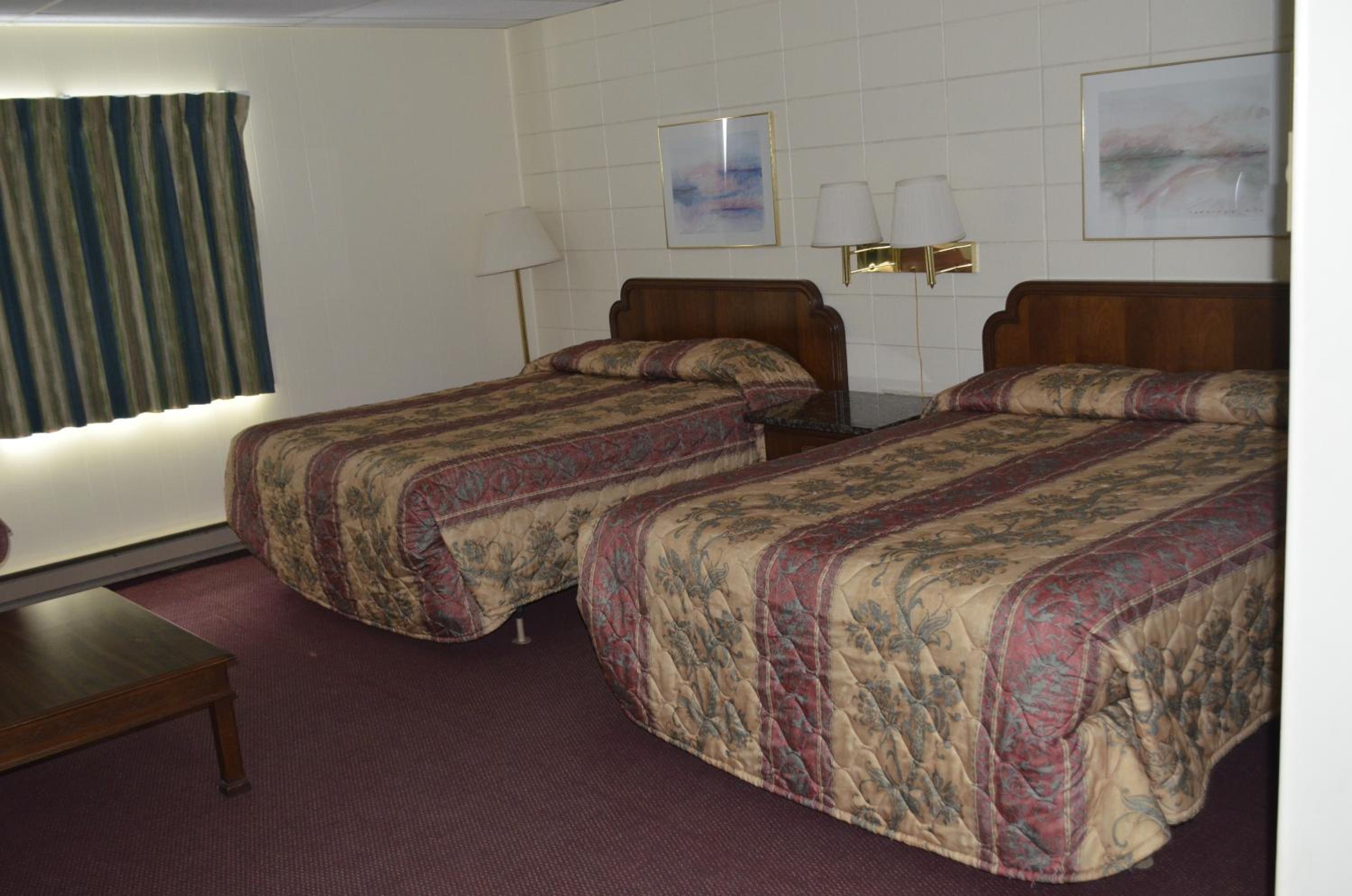 Queen Room with Two Queen Beds - Photo 1