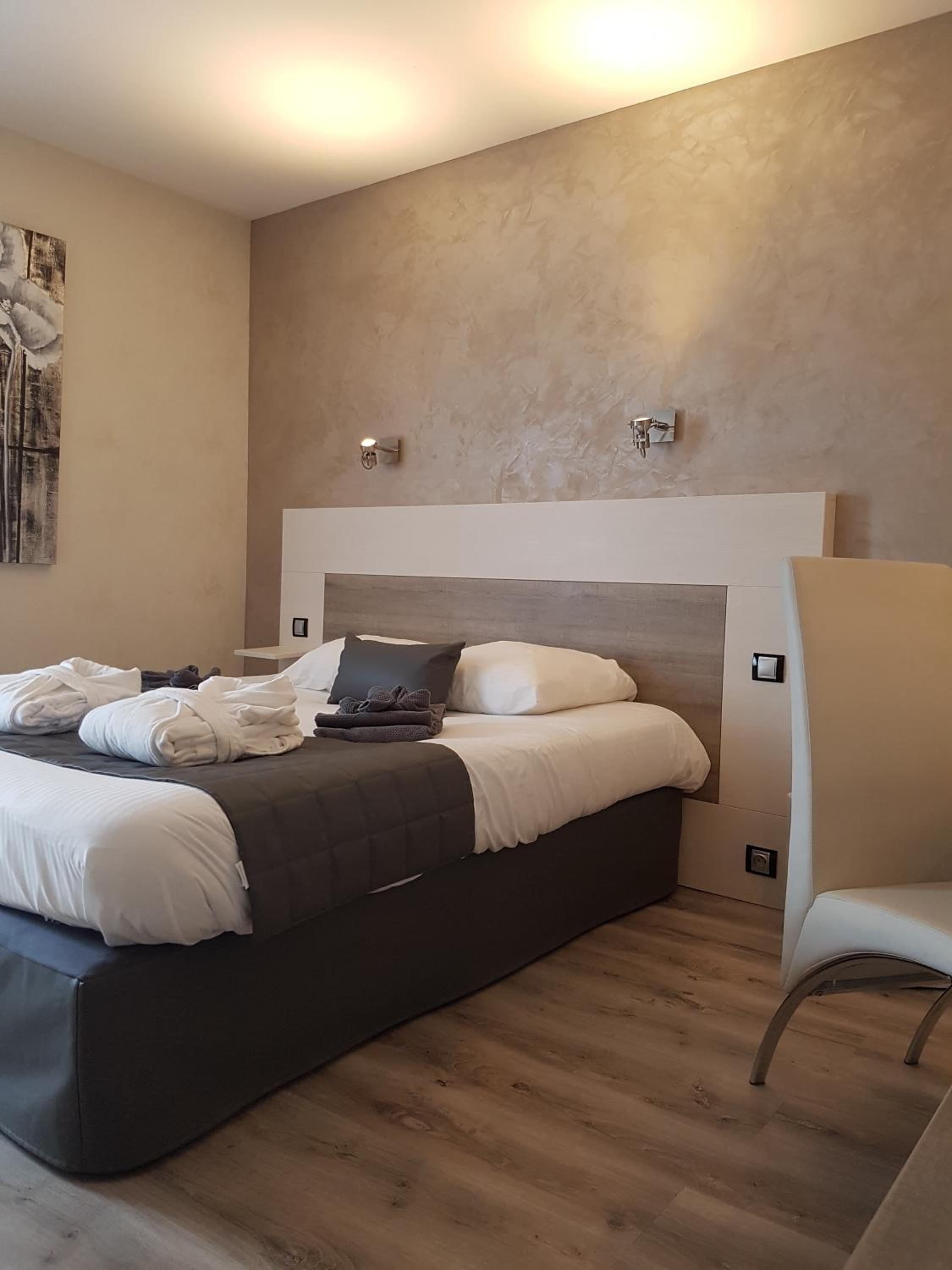 Superior Double Room - Photo 8