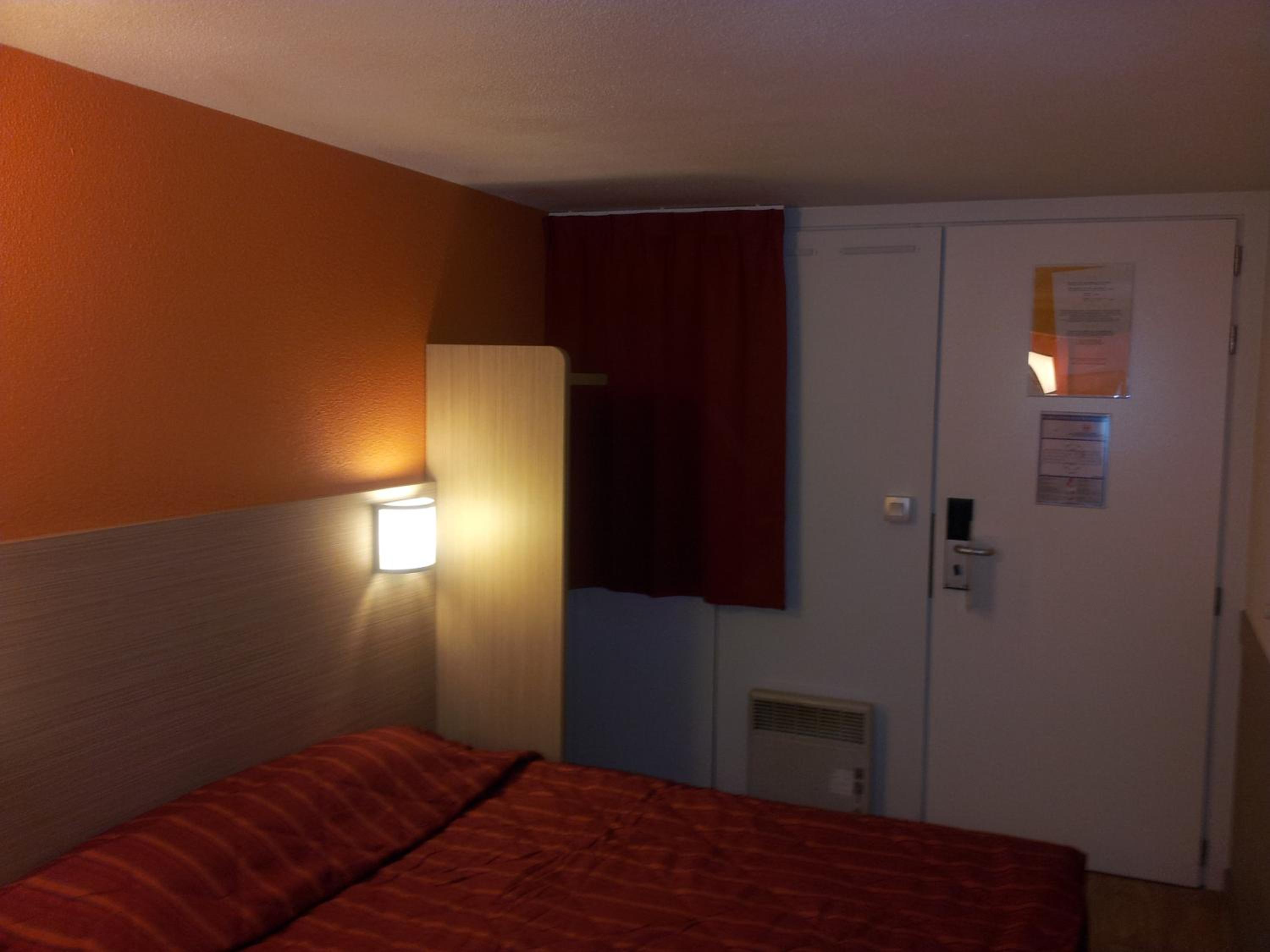 Standard Room - 1 Queen Bed - Photo 6