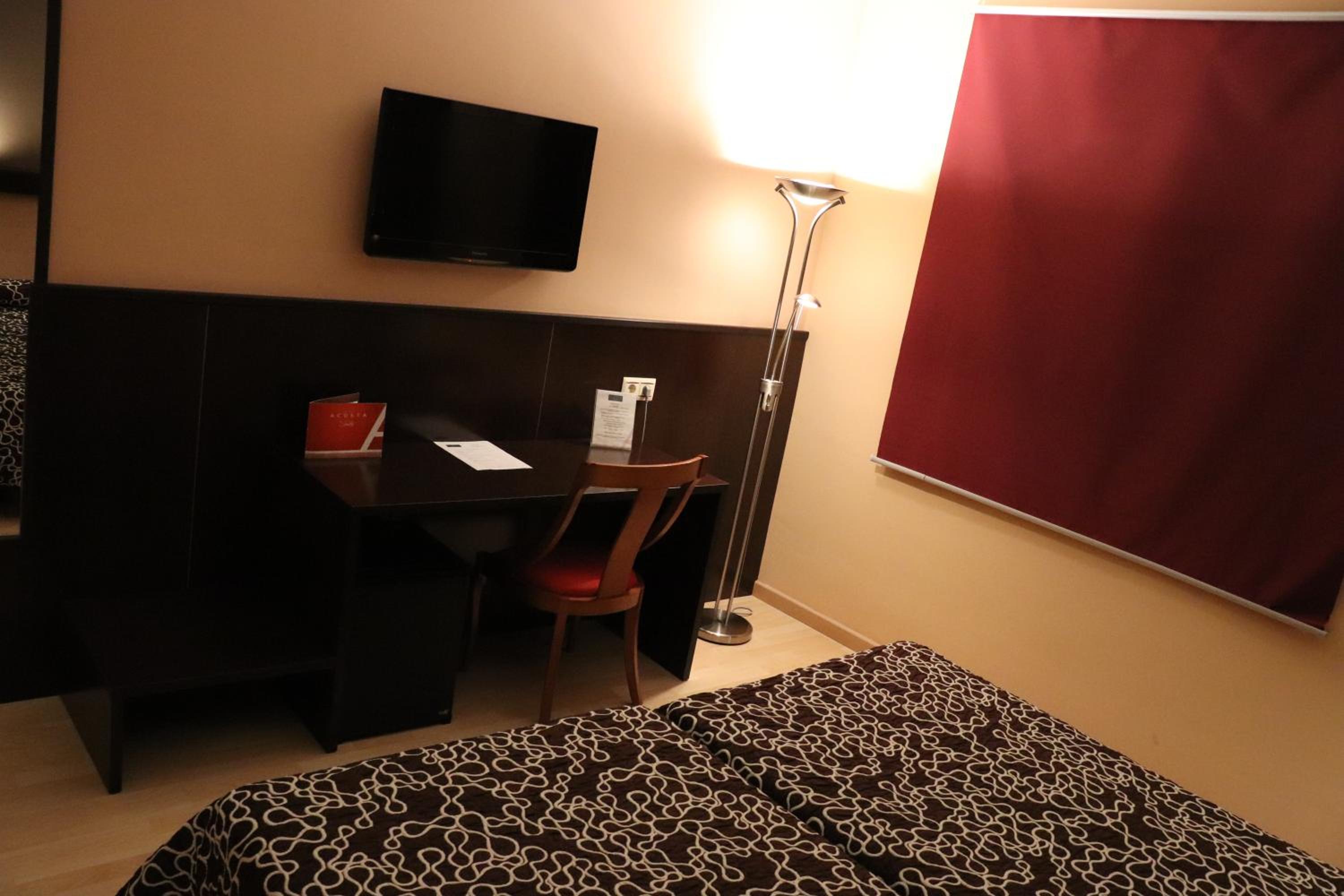 Double or Twin Room - Photo 6