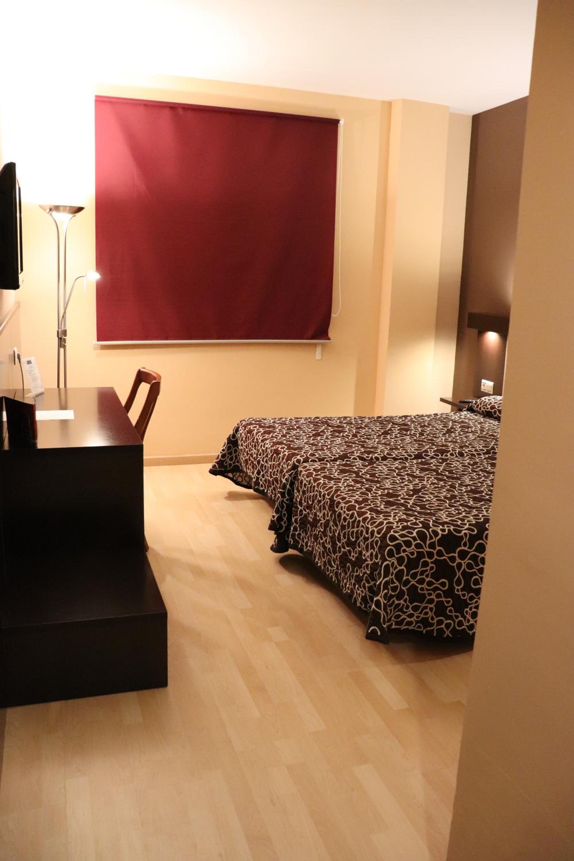 Double or Twin Room - Photo 3
