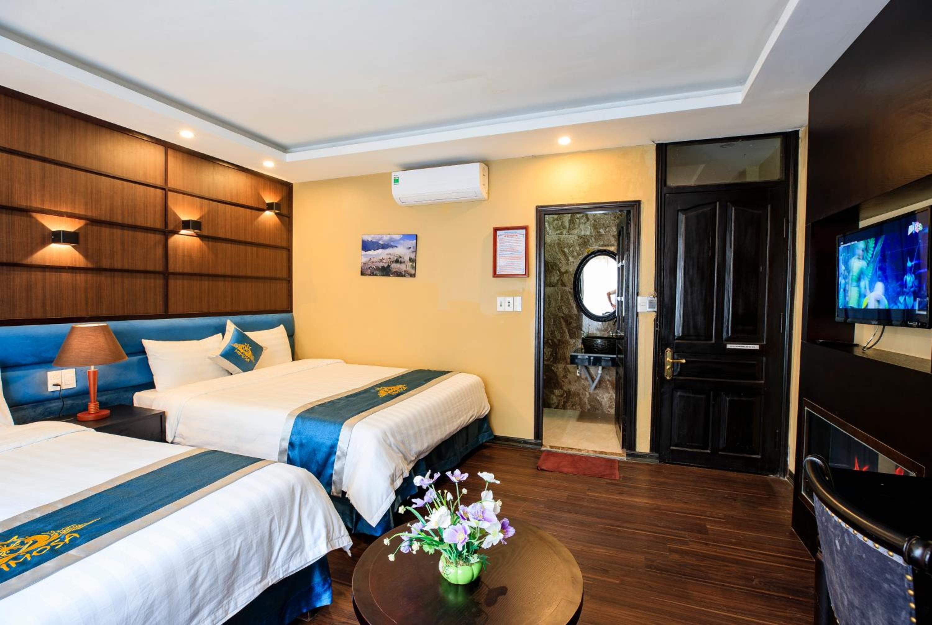 Standard King Room photo 2