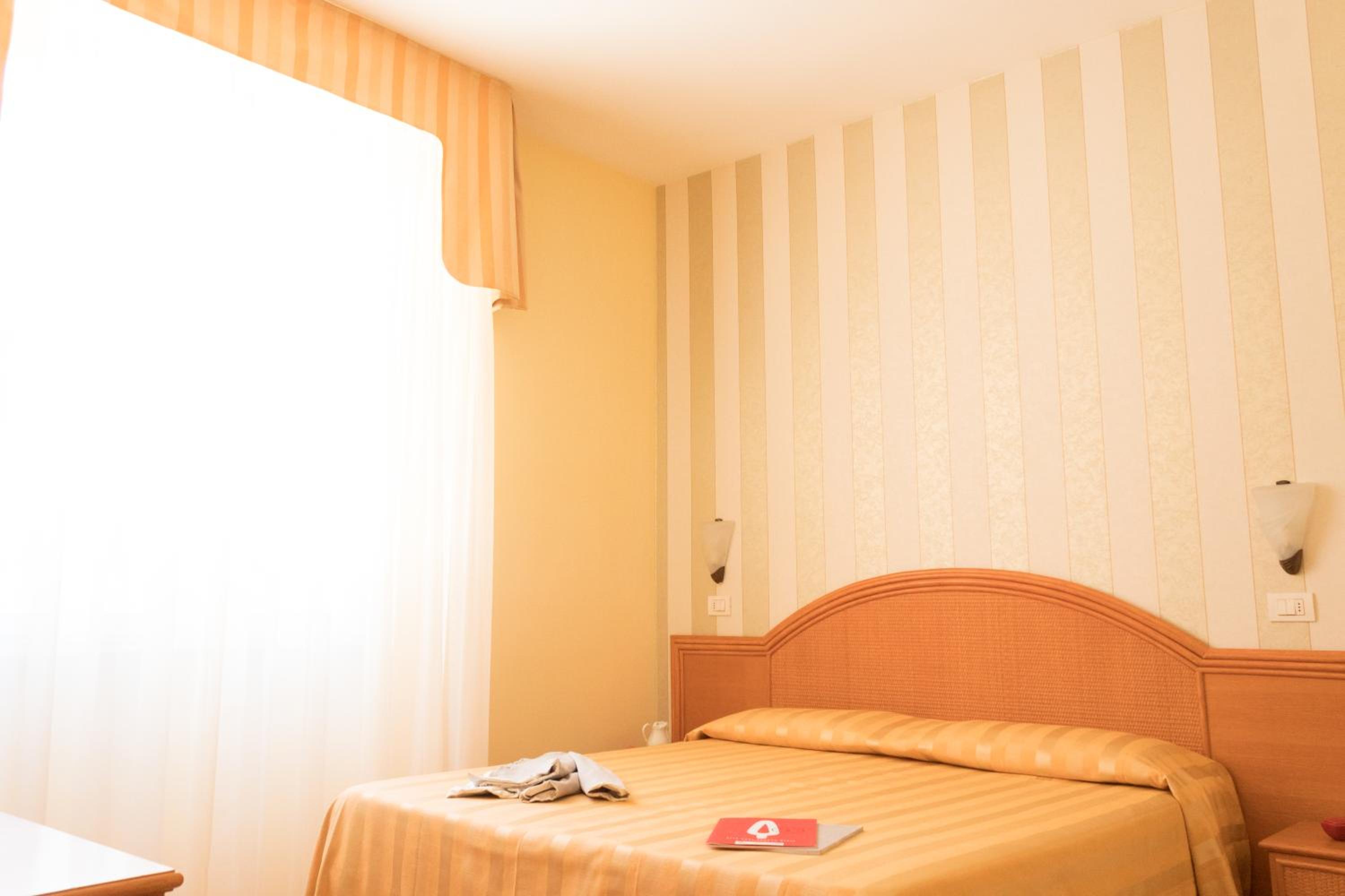 Double or Twin Room photo 3