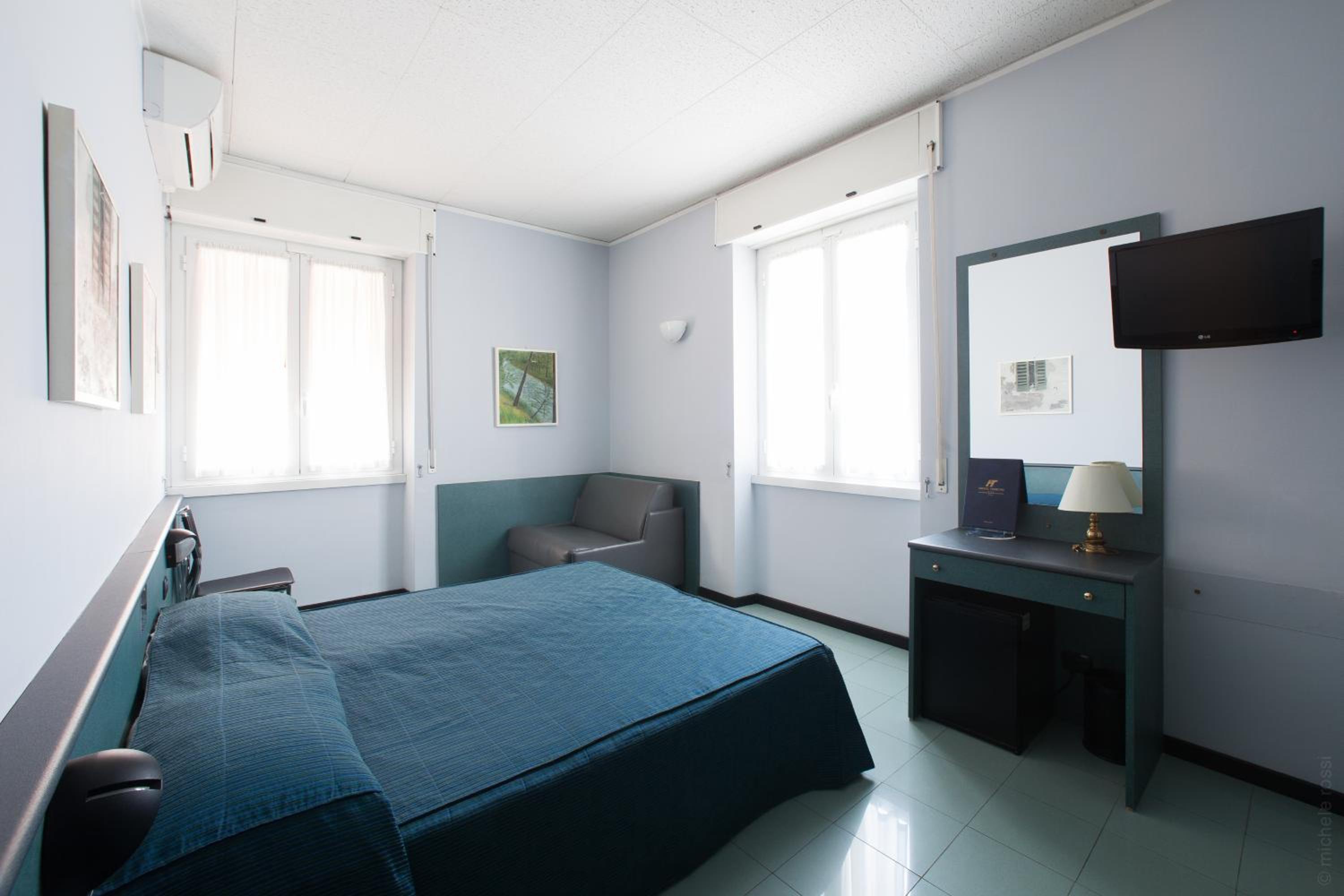 Double or Twin Room - Photo 6